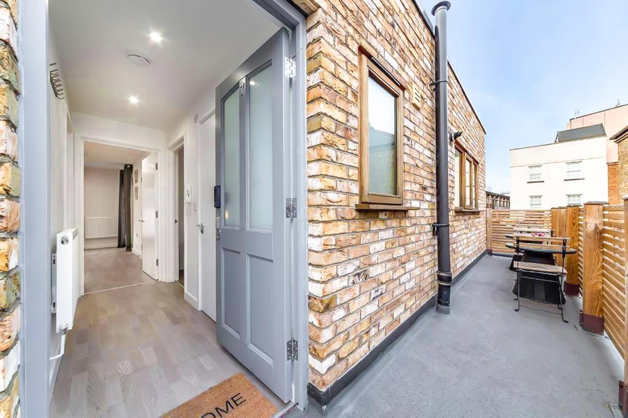 Amazing 2 Bed Bath Flat With Eye View Lm7 *