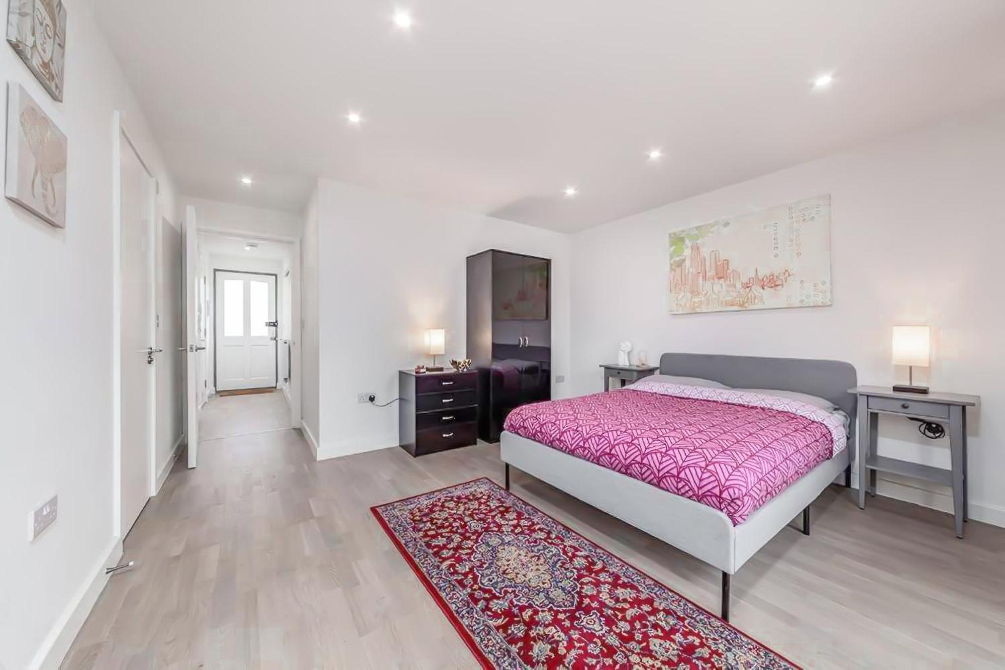 Amazing 2 Bed Bath Flat With Eye View Lm7 * Londen