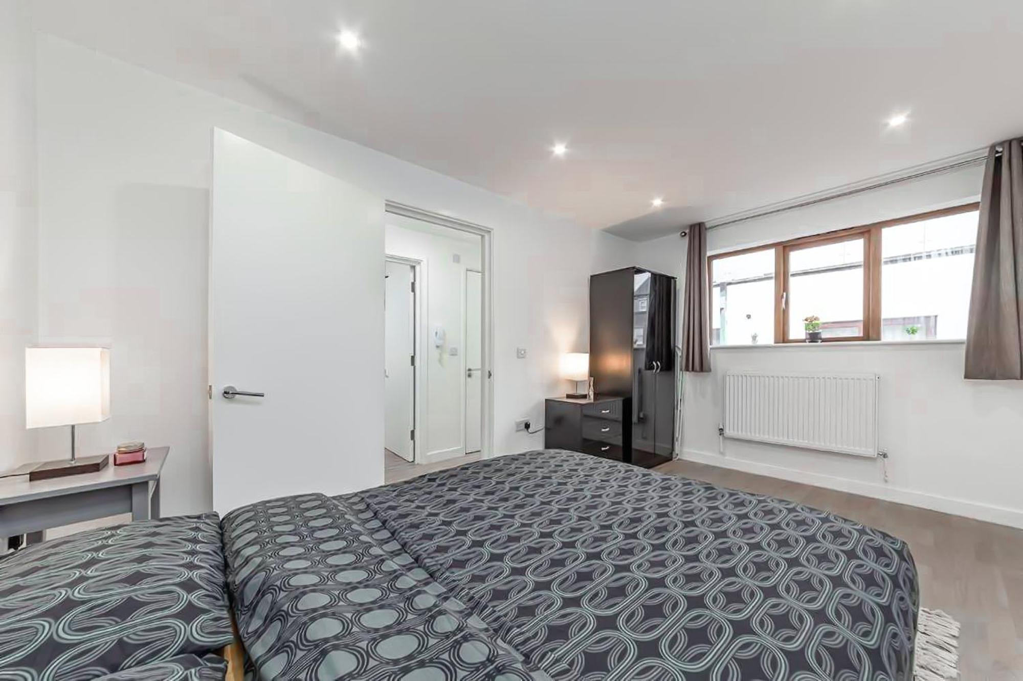 Amazing 2 Bed Bath Flat With Eye View Lm7