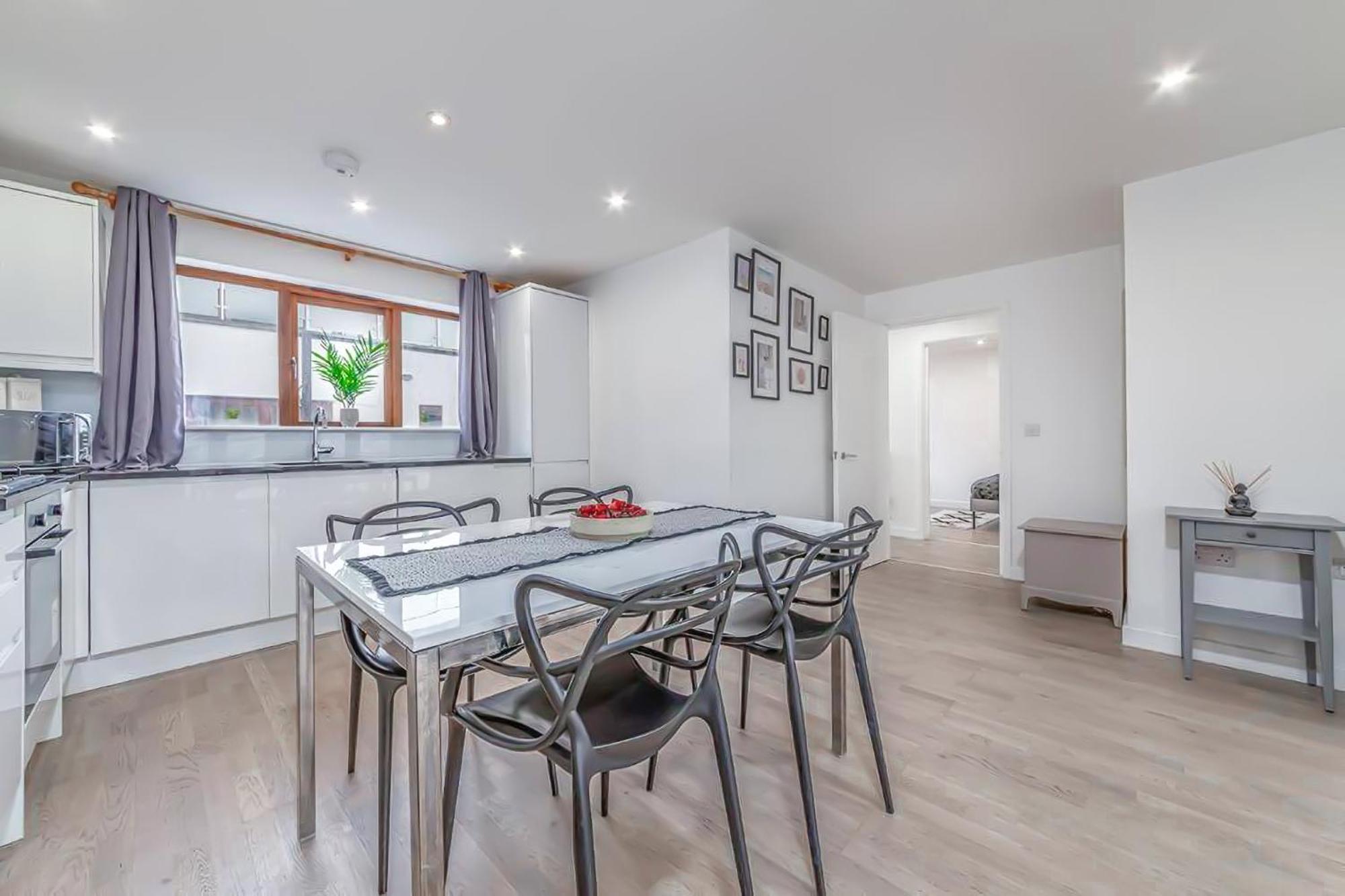 Amazing 2 Bed Bath Flat With Eye View Lm7 Londen