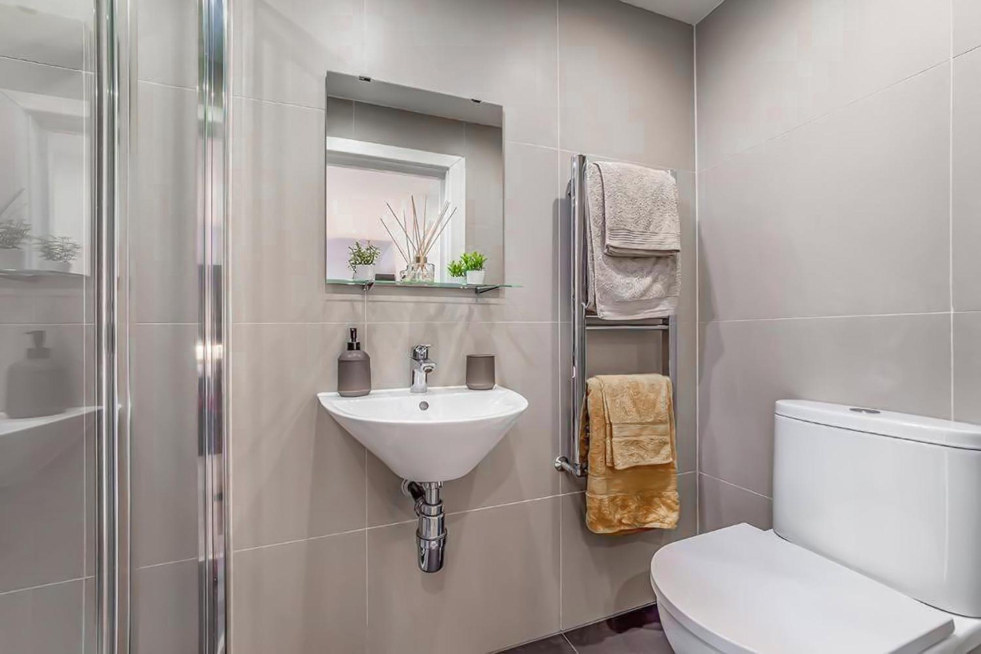 Amazing 2 Bed Bath Flat With Eye View Lm7