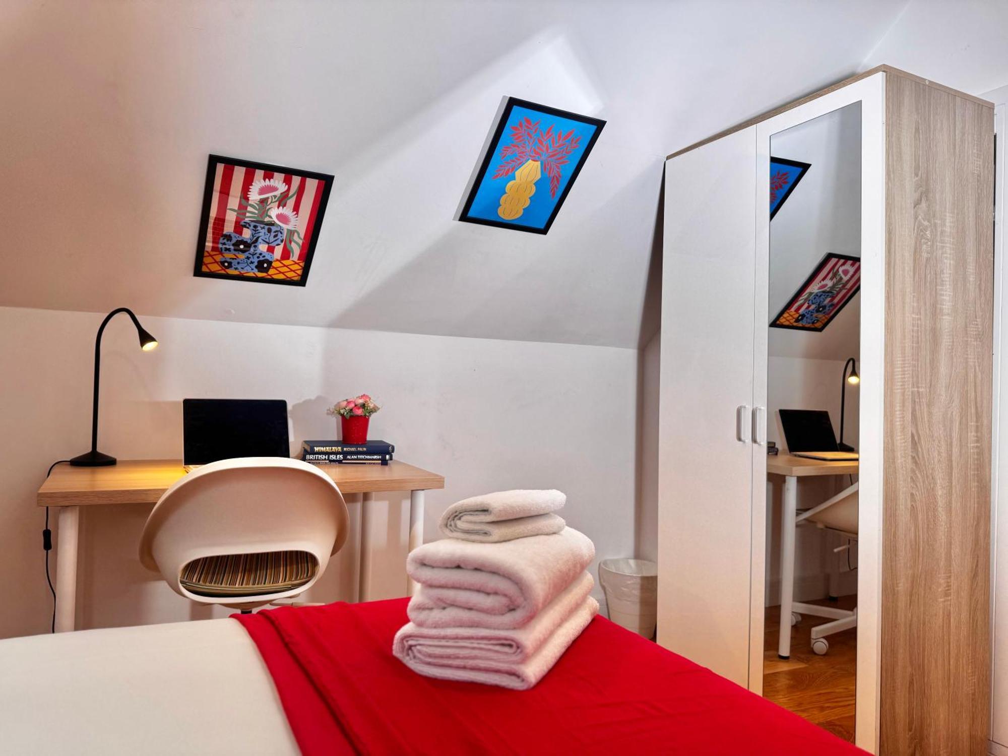 En-suites With Free Parking 30min To Maison d'hôtes *