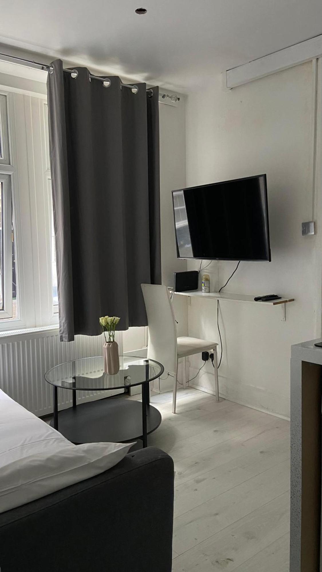 Lovely Ground Floor Miles Apart *