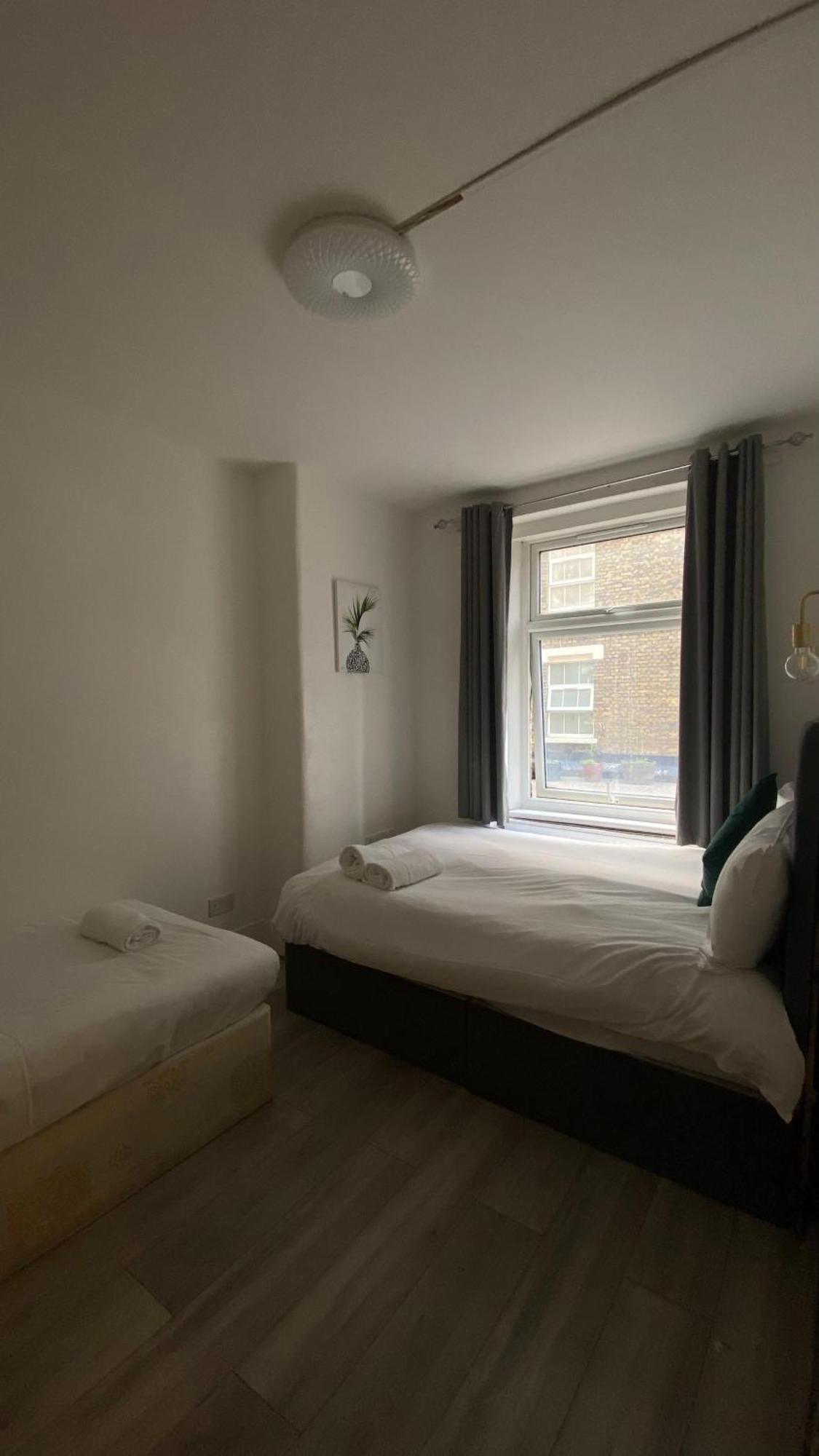 Lovely Ground Floor Miles Apart * Londres