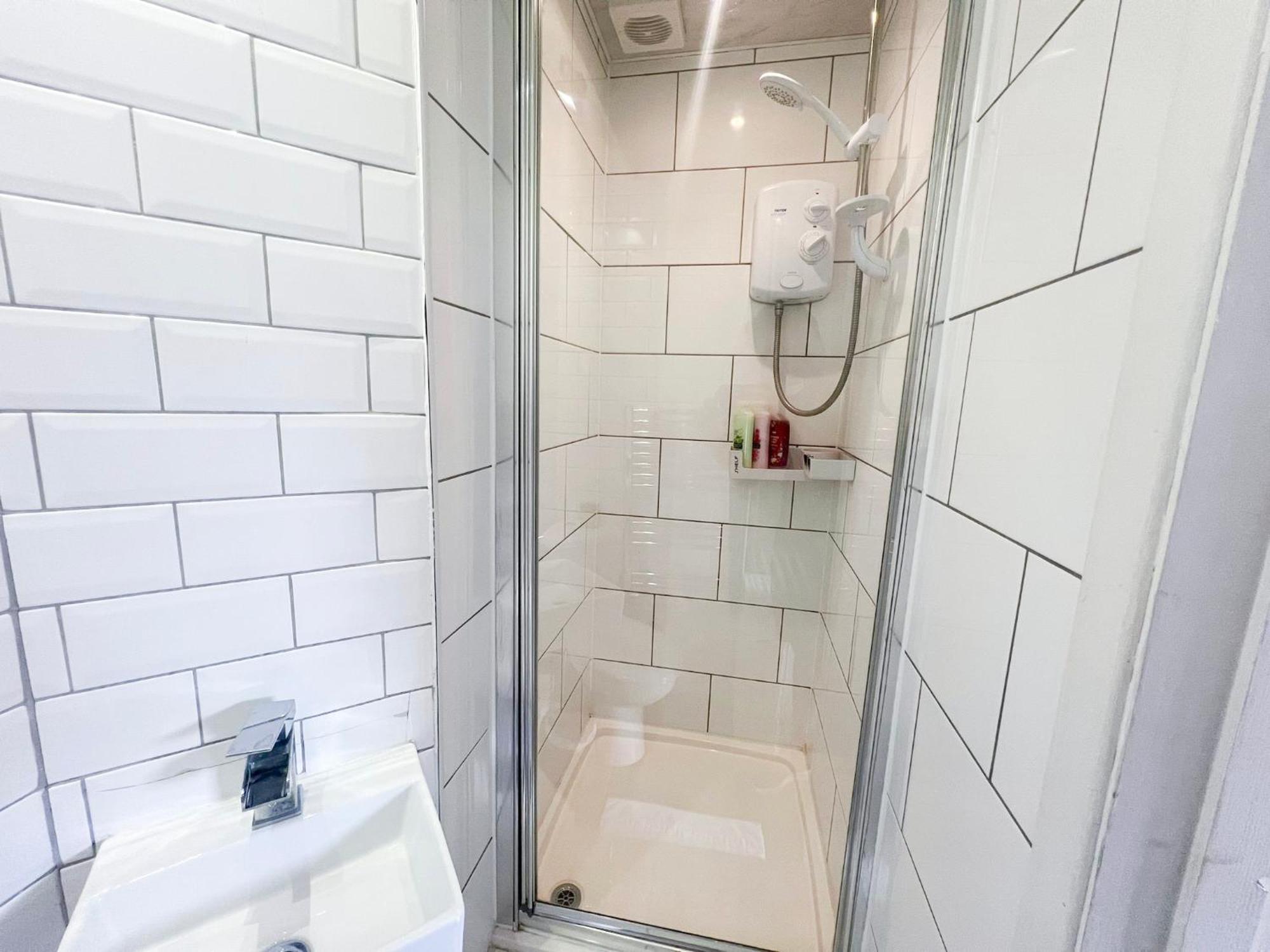 2 Bedroom Flat A Short Walk Away To Barbican Centre Near Farringdon, Old St *