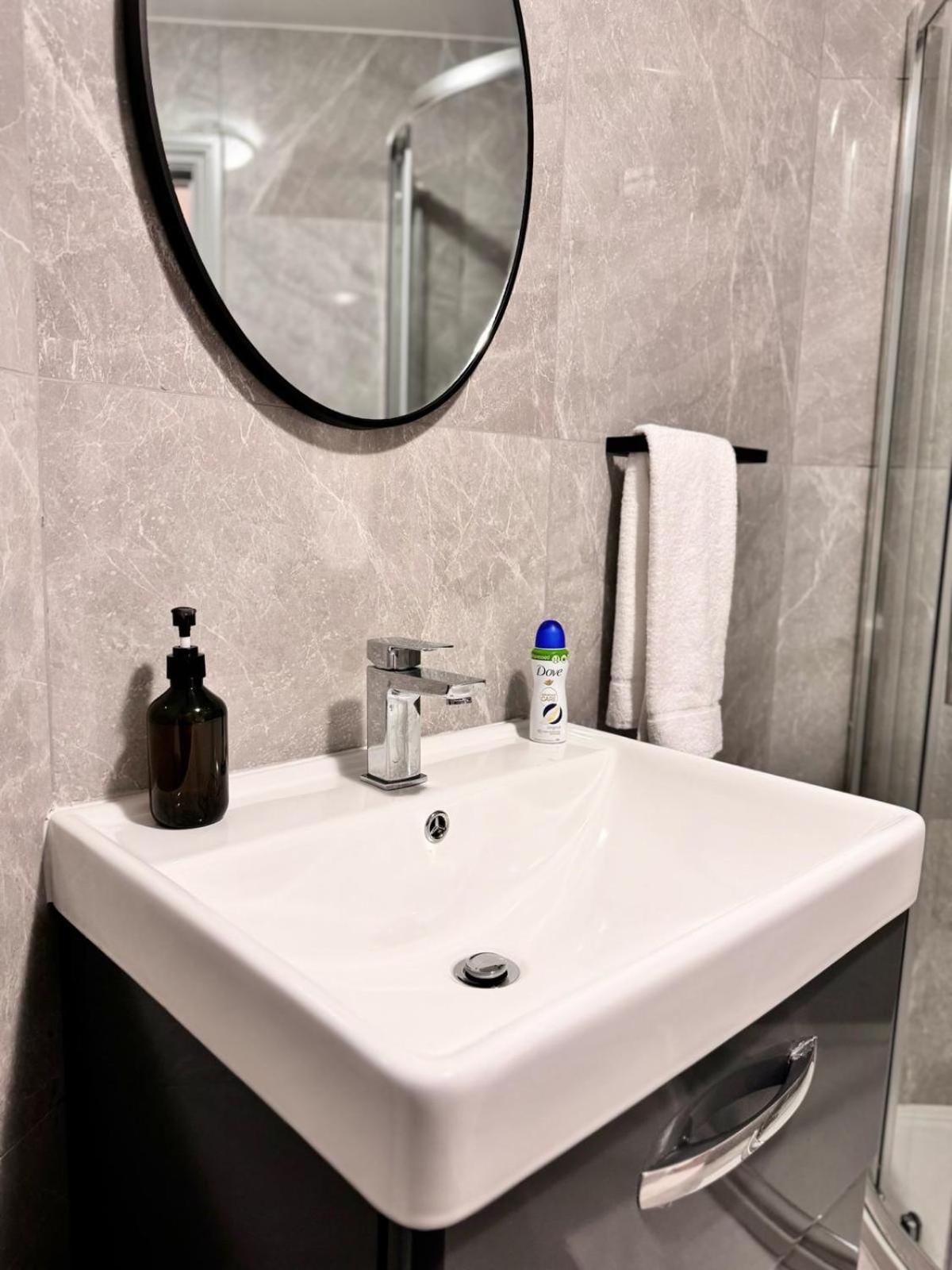 Camden Luxury Flats And En-suit *