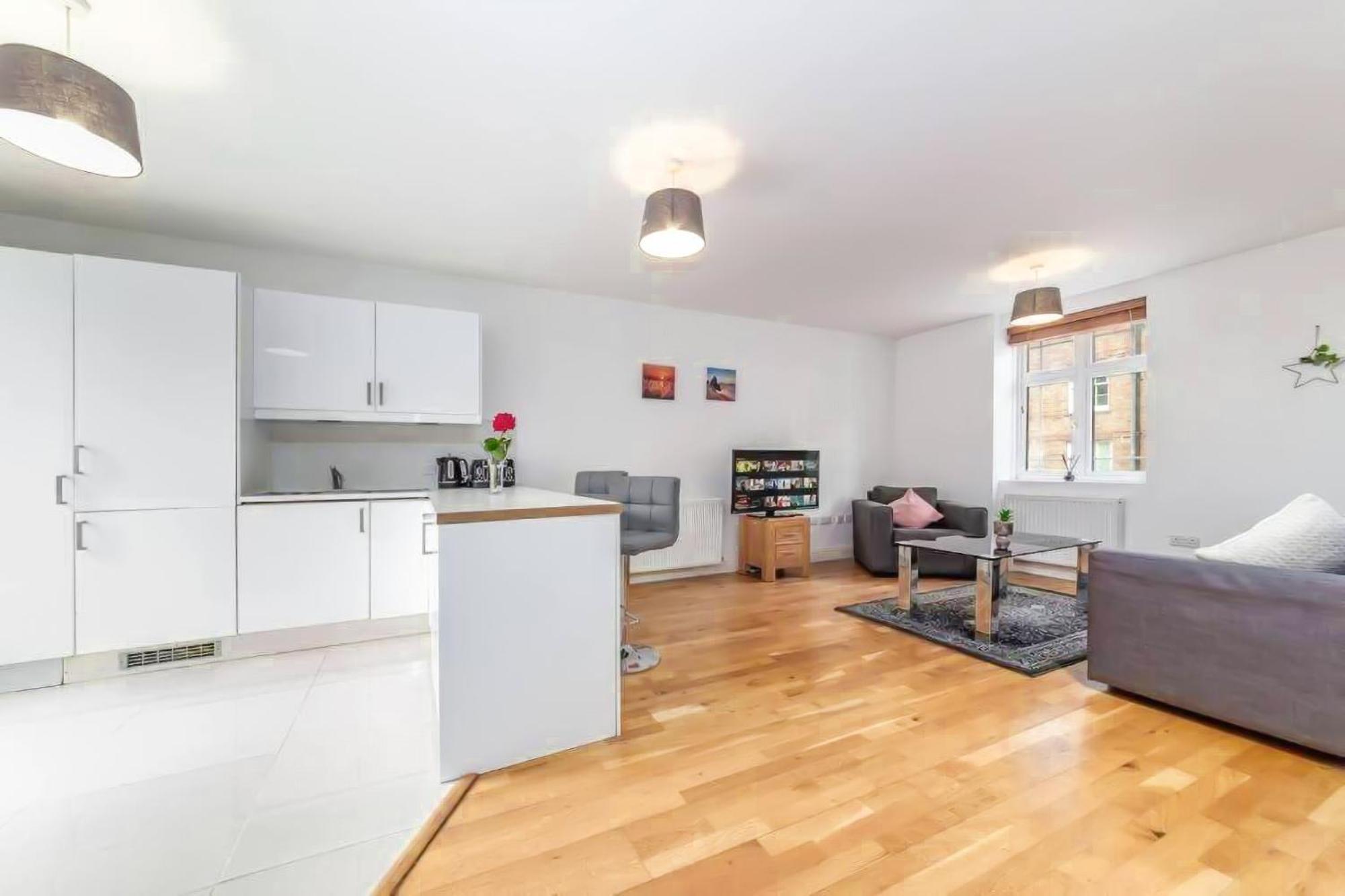 Lovely 2 Bedroom With Patio Waterloo Lm1 * Londres
