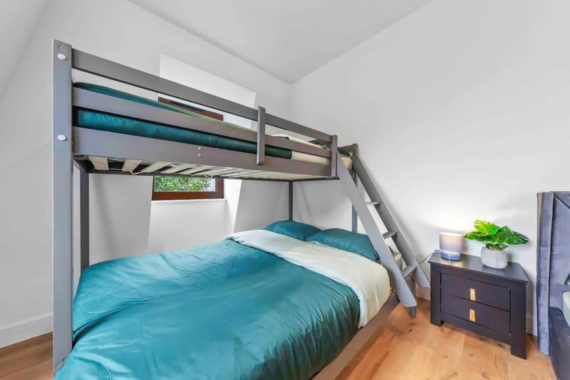 Serviced Apt In Central Lr3
