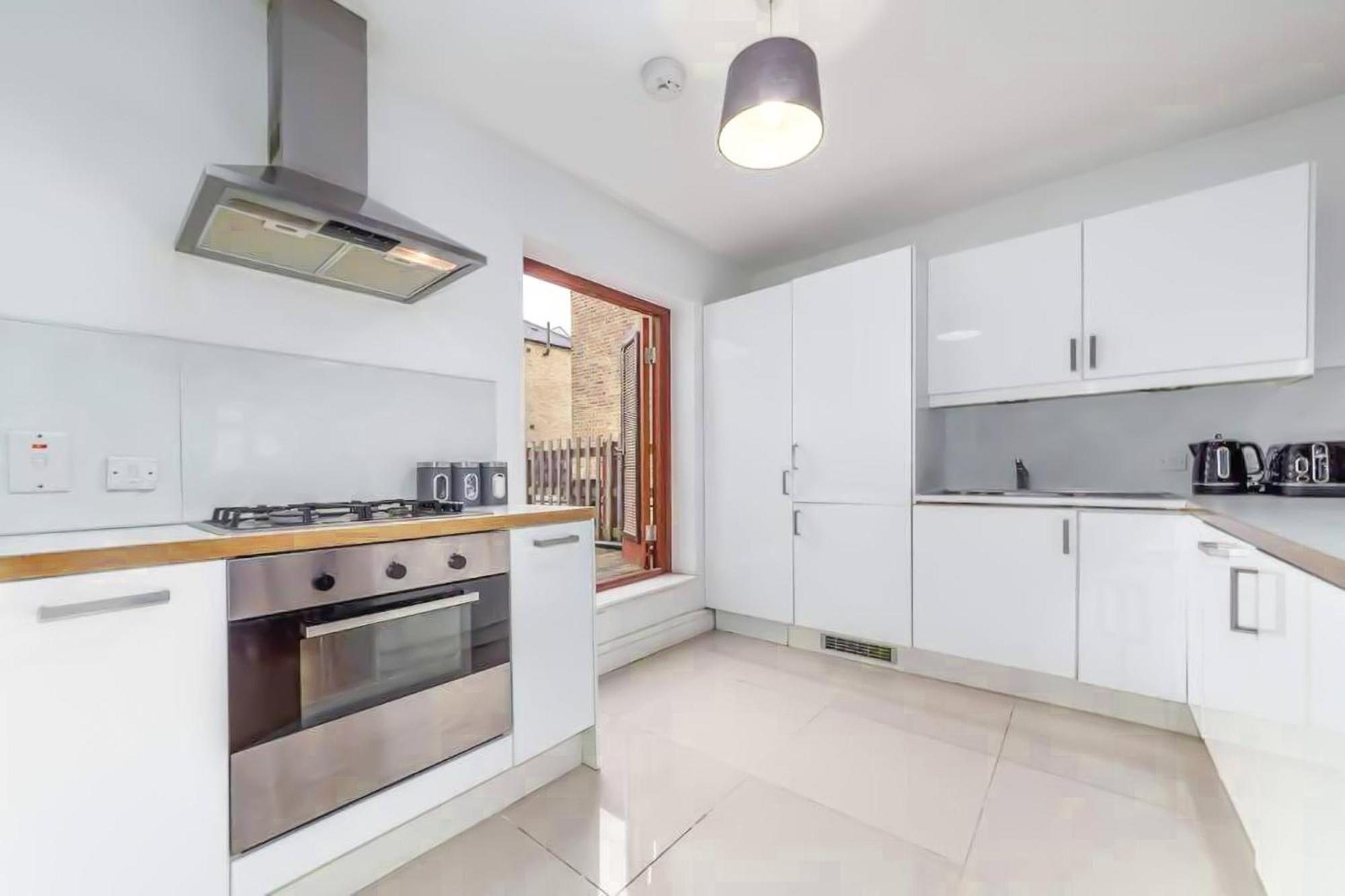 Lovely 2 Bedroom With Patio Waterloo Lm1 * Londres
