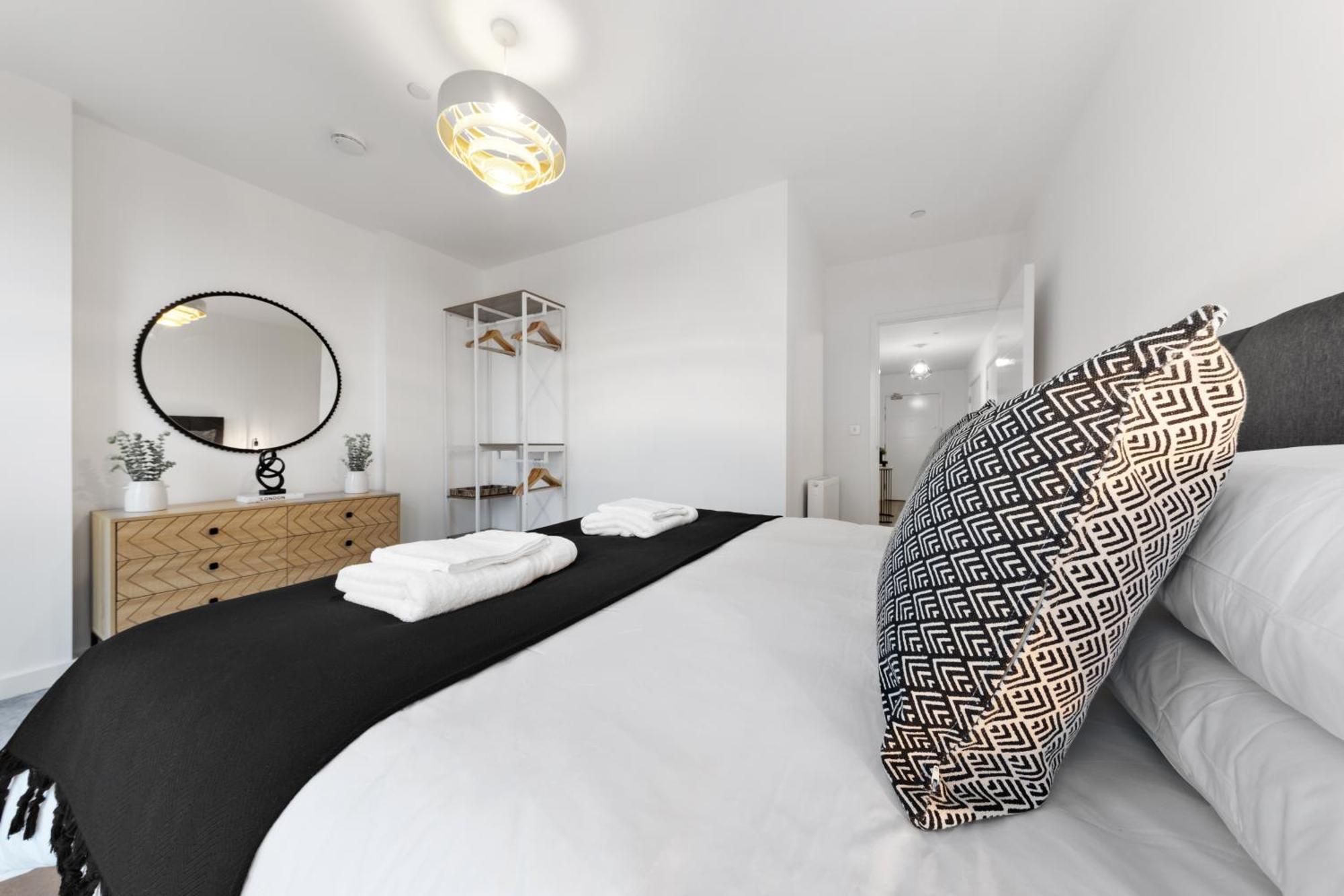 Apartamento Luxury 3 Bed With Balcony Londres