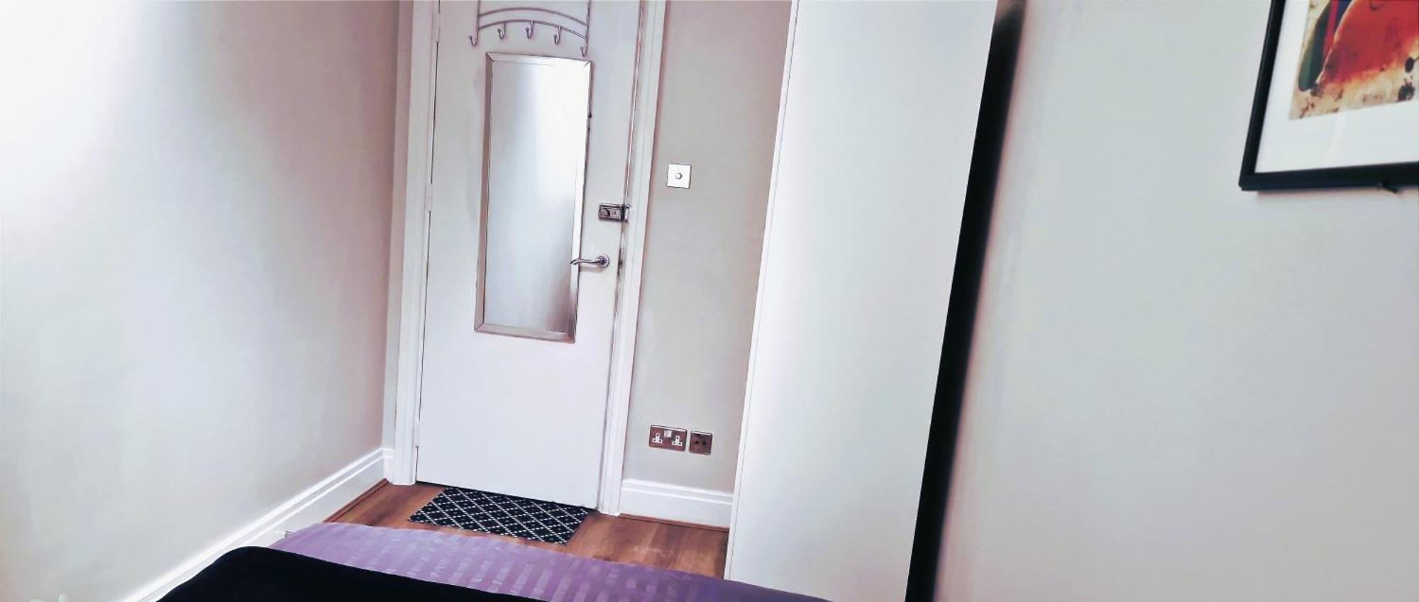 Charming Three Bedroom By The Thames Londen