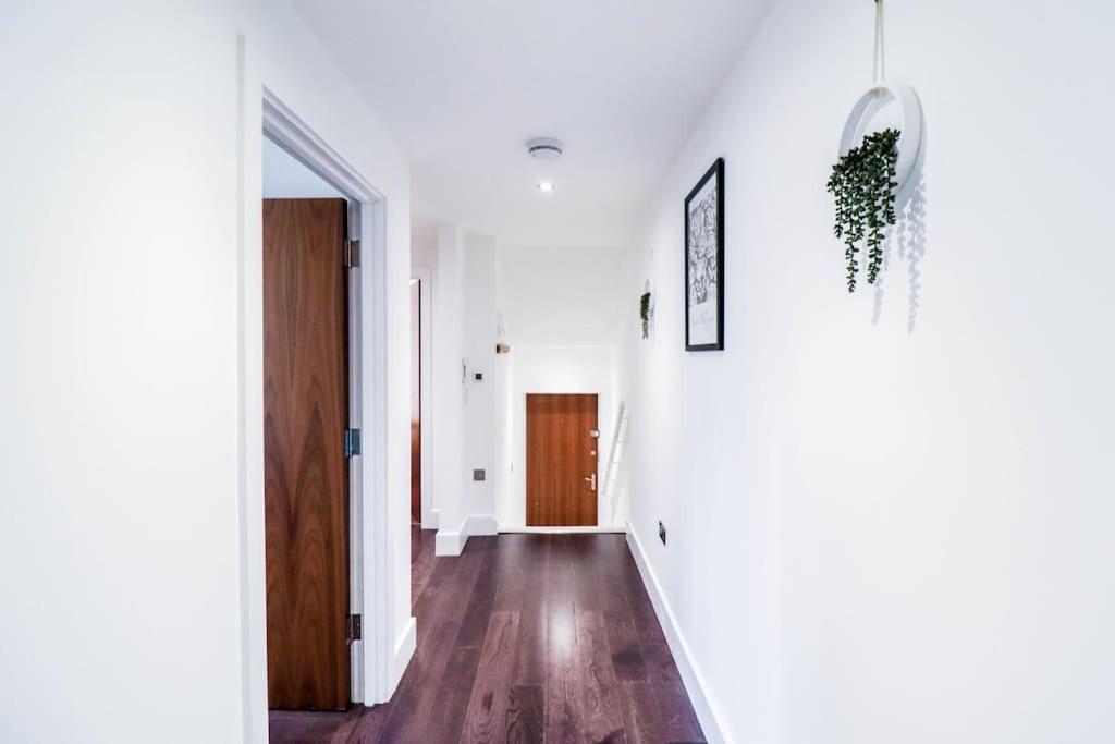 Luxury Flat Wroof Terrace Close To Train Station Appartement *