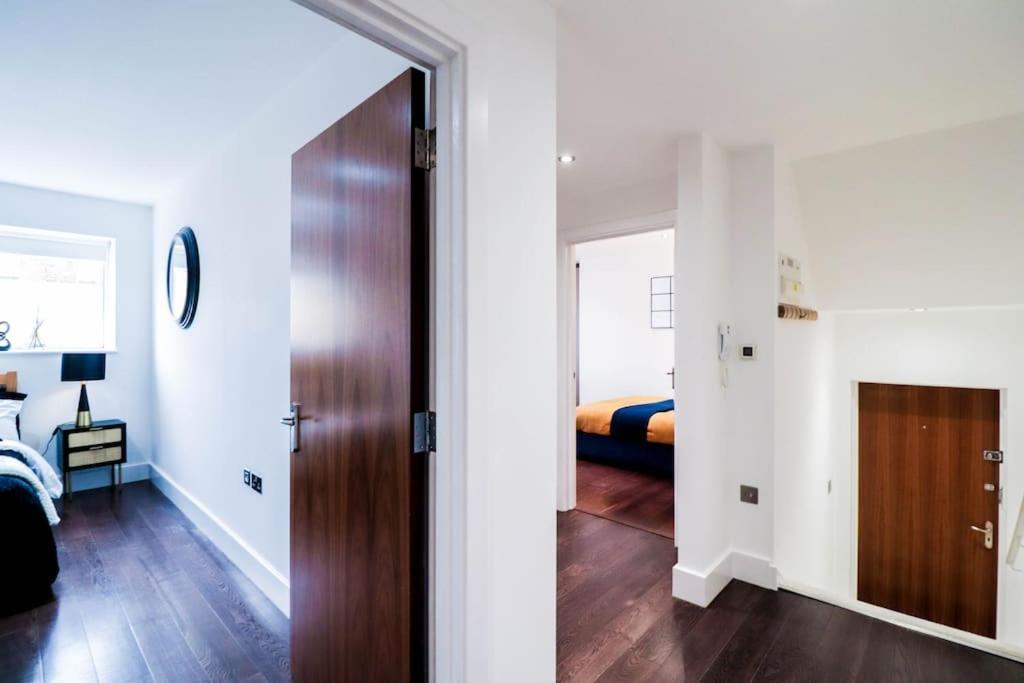 Luxury Flat Wroof Terrace Close To Train Station * Londres