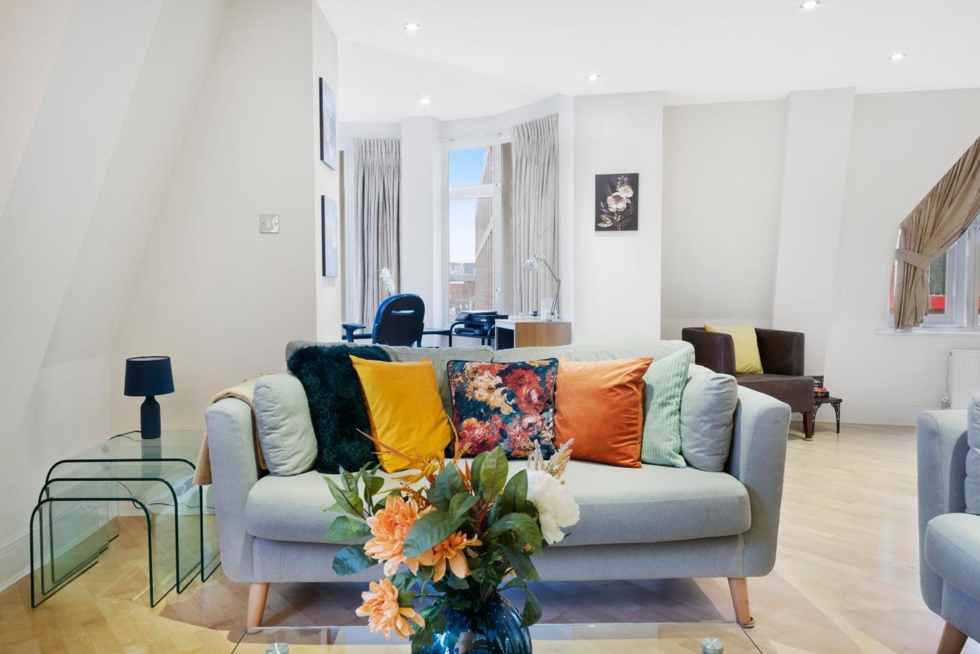 Farringdon Penthouse Spacious 3 Bedroom 2 Bath