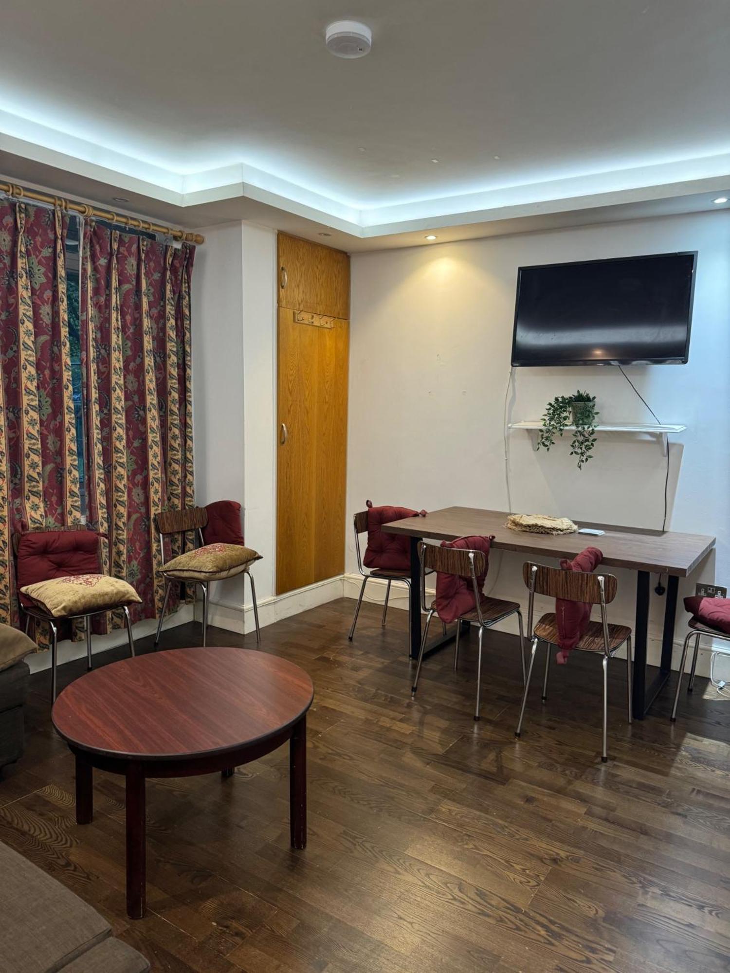 Excellent - 3 Bedrooms *