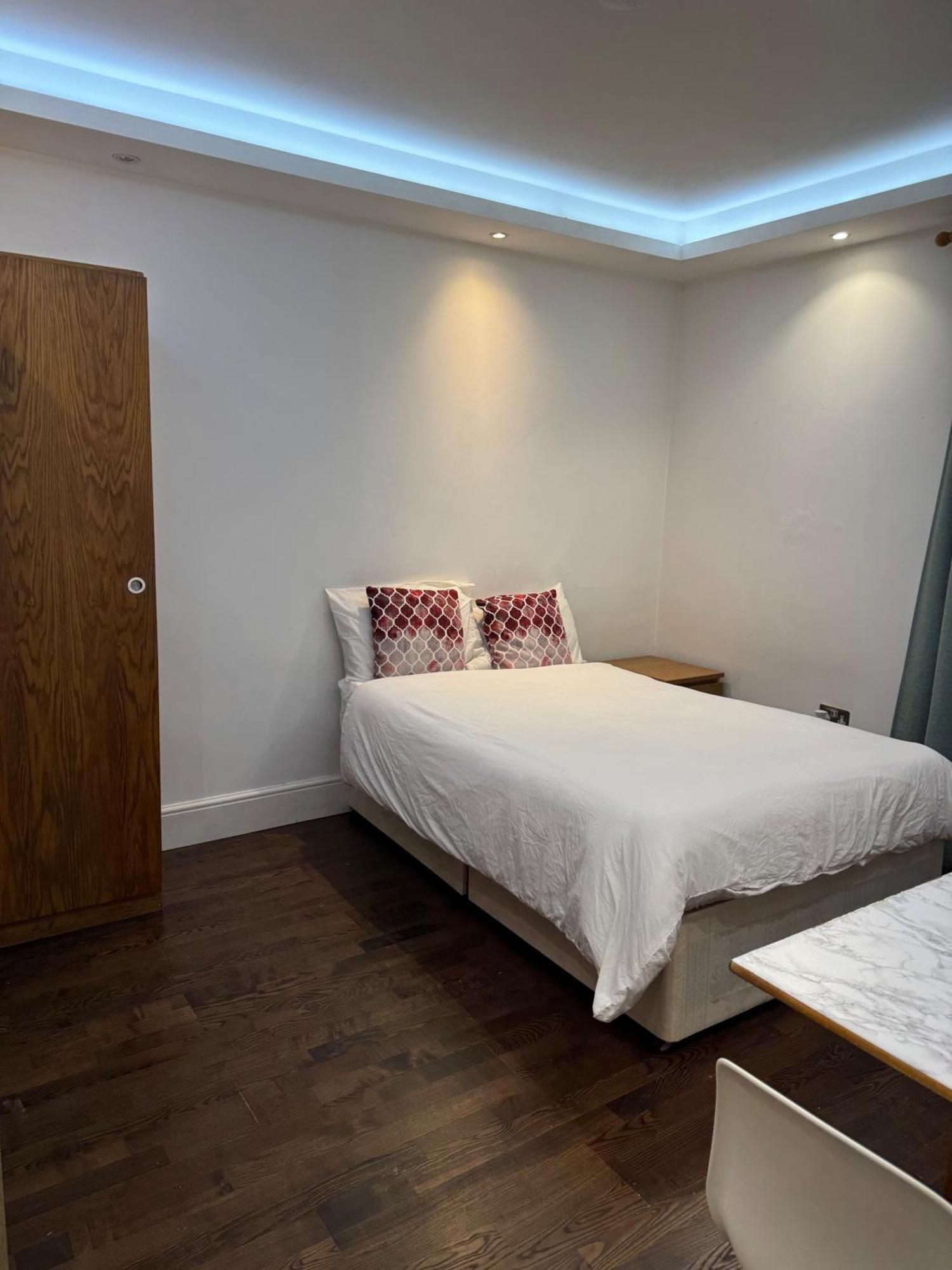 Excellent - 3 Bedrooms *