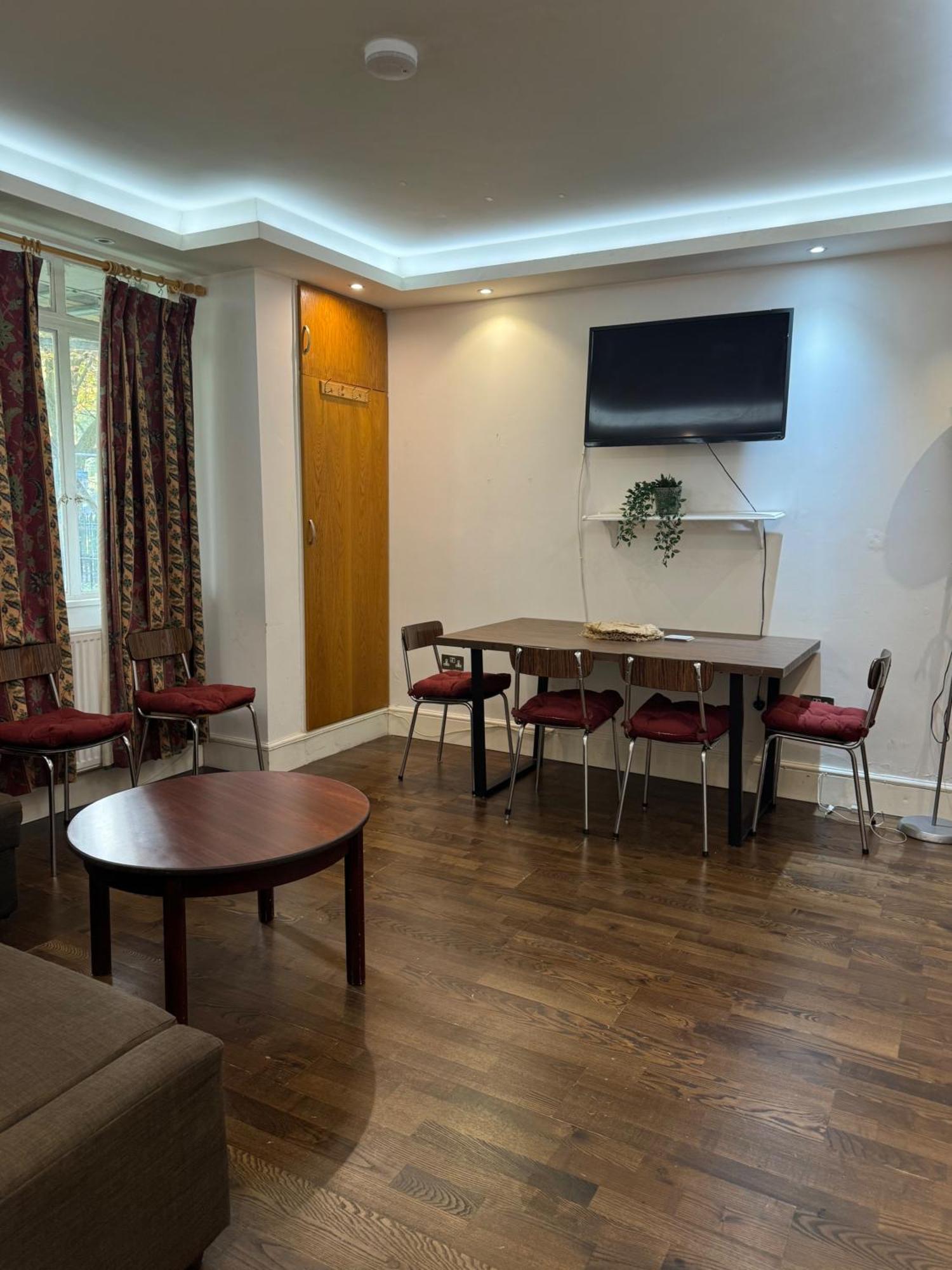Excellent - 3 Bedrooms Appartement *