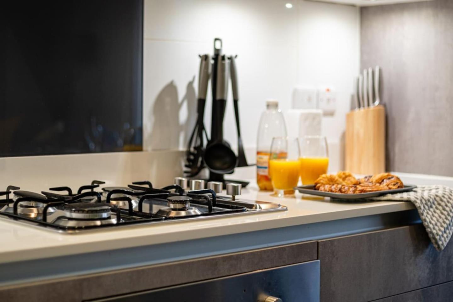 Apartment 2bd In Whitechapel, *