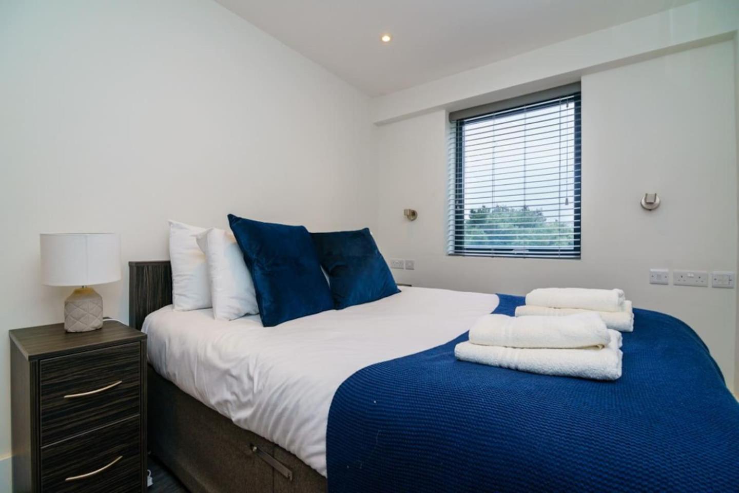 2bd In Whitechapel, * London