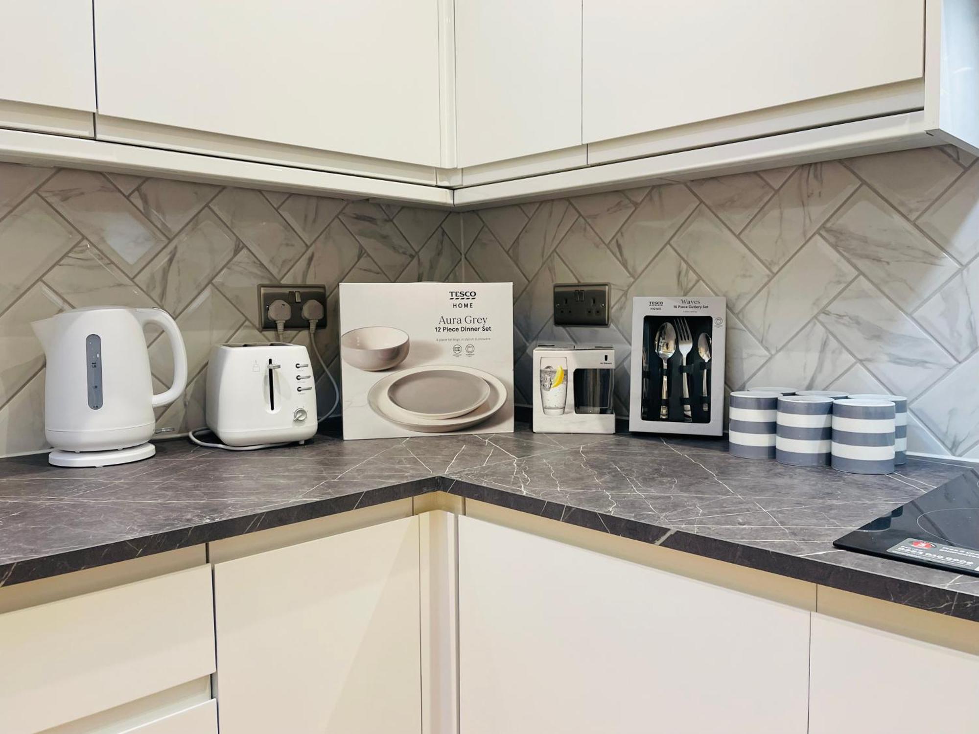 Fully Furnished Duplex In Askew Road Appartement Londen
