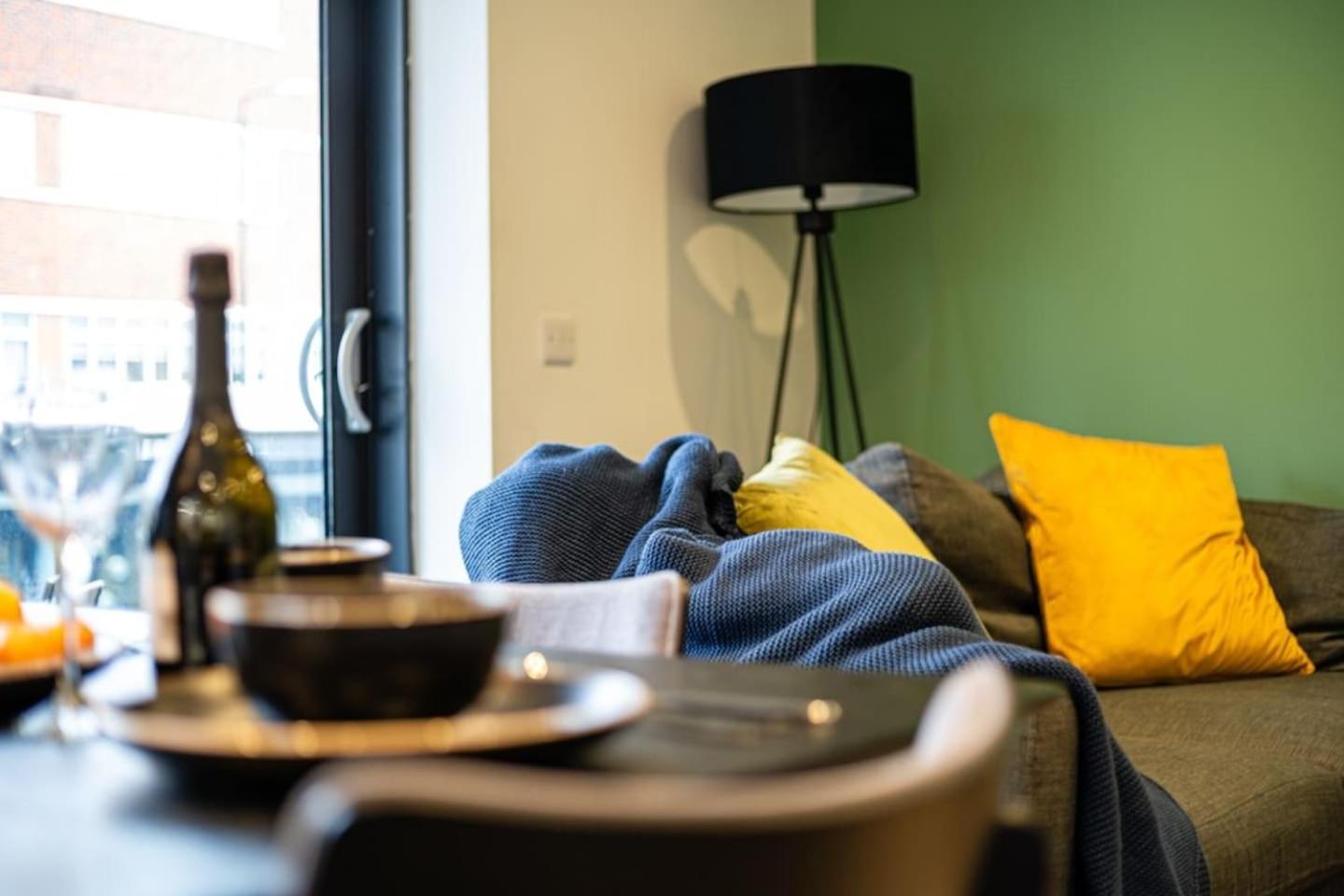 2bd In Whitechapel, *