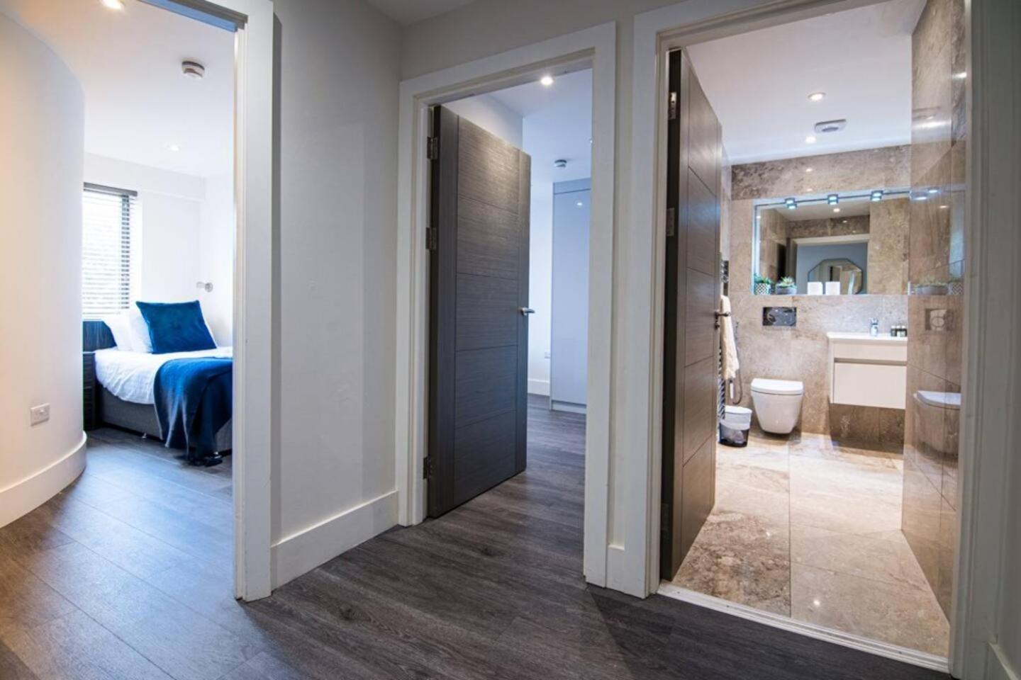 2bd In Whitechapel, *