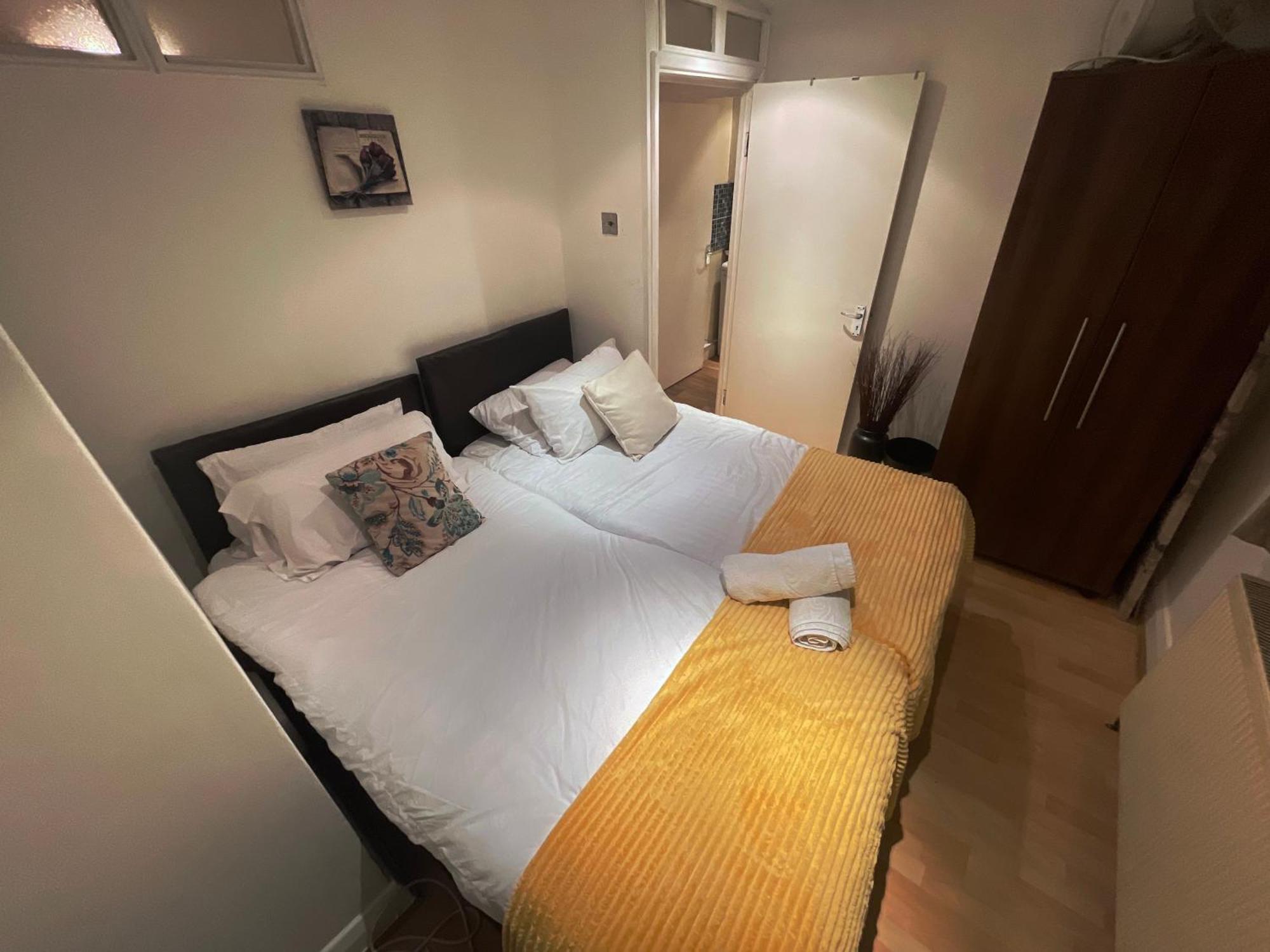 Stylish Apartments - Steps From Hyde Park & Paddington Station *