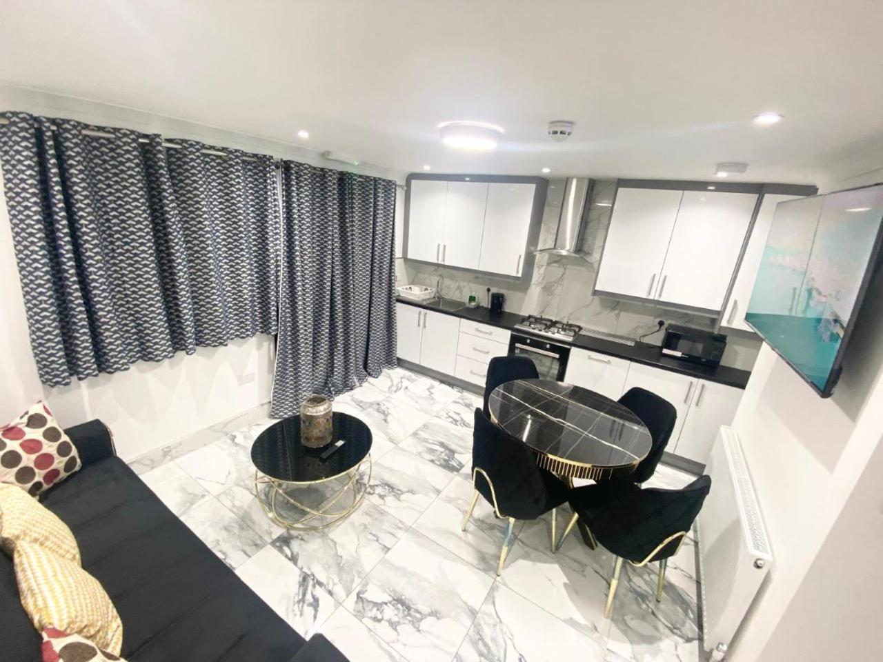 The Royal Boutique Kensington By , Sleep 11 Hébergement de vacances *