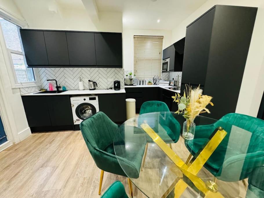 Apartamento 10 Min From Stratford Shopping Centre, Garden! Londres