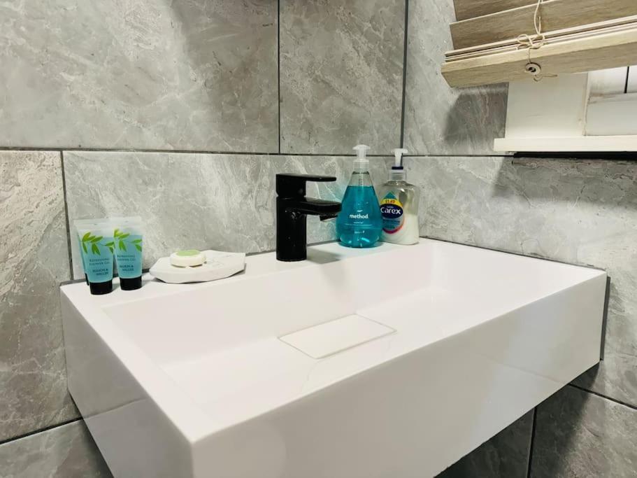 10 Min From Stratford Shopping Centre, Garden! Londres