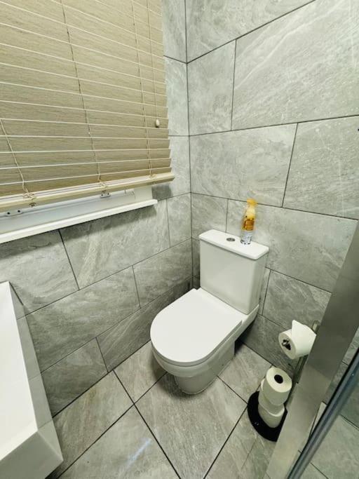 10 Min From Stratford Shopping Centre, Garden! Apartamento