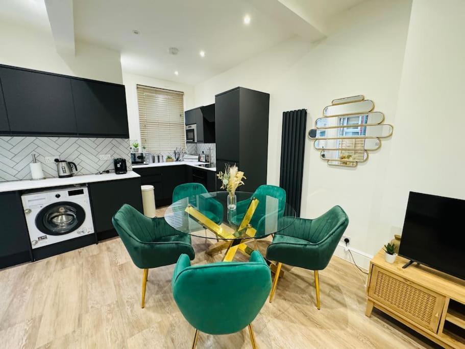 10 Min From Stratford Shopping Centre, Garden! Apartamento