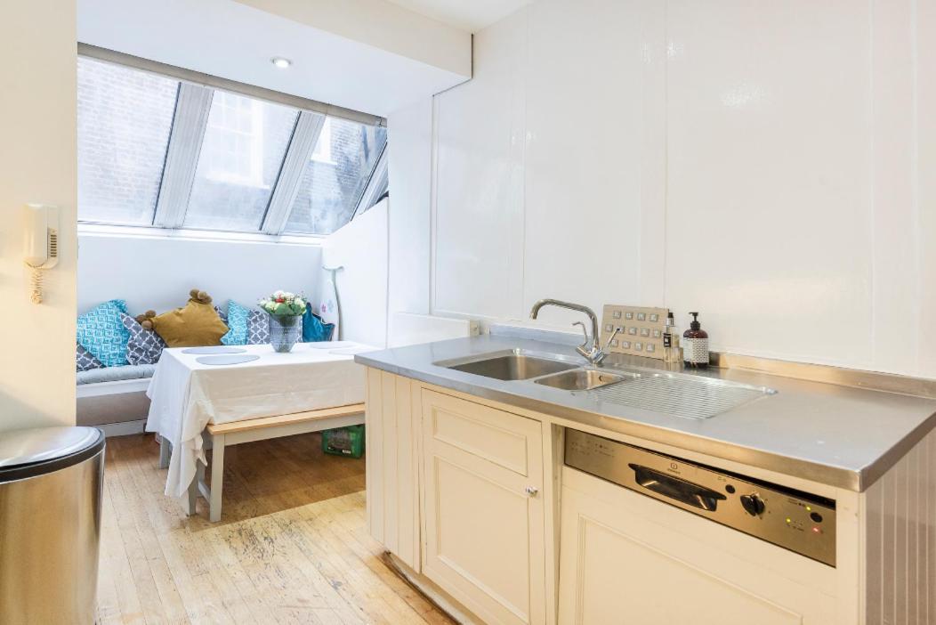 Holiday home Covent Garden Townhouse Magical & Charming 8