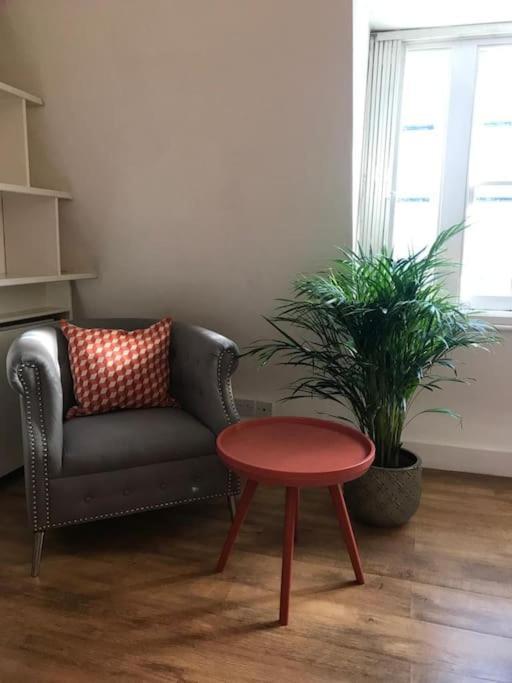Authentic 3 Bed Historic House Soho, Appartement Londres