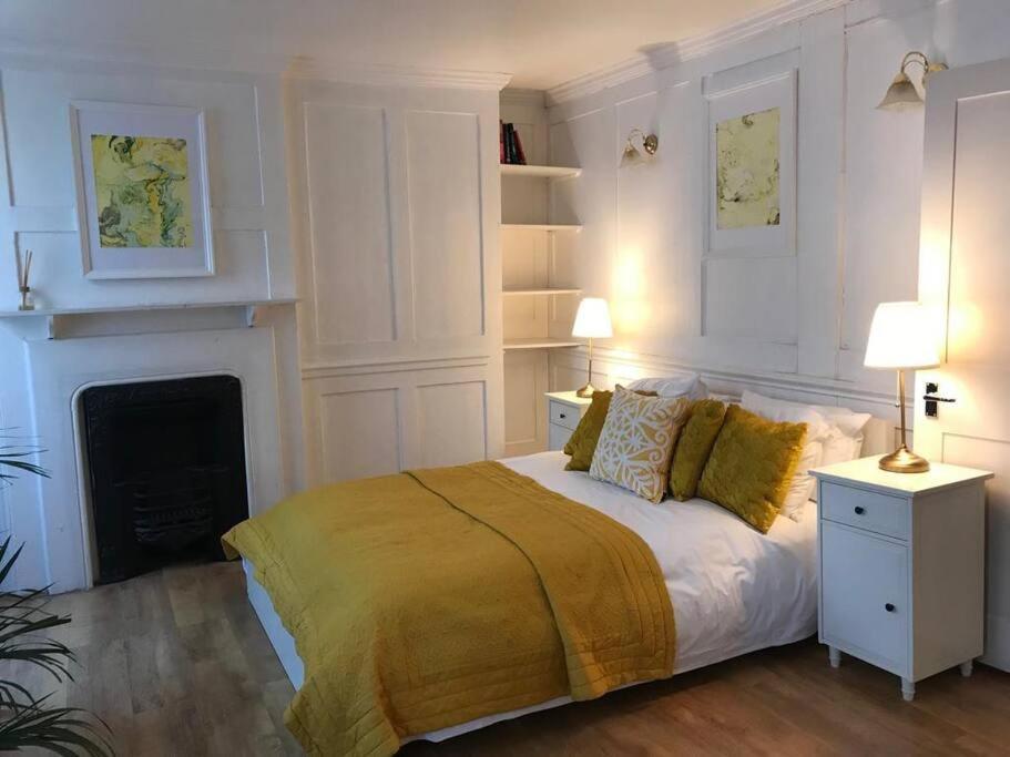Authentic 3 Bed Historic House Soho, Appartement *