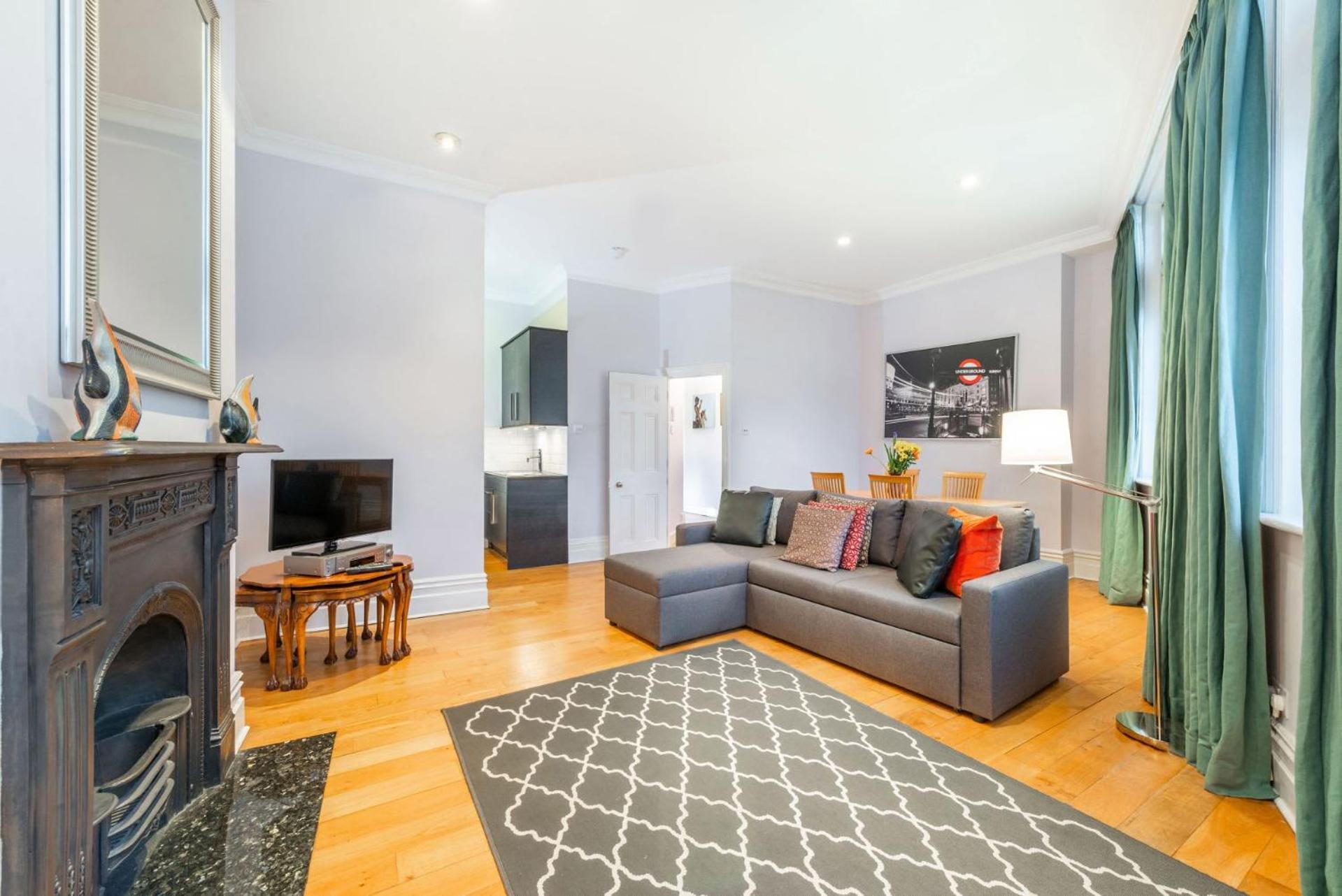 Nelson's Pad - Trafalgar Square - By Frankie Says Apartamento
