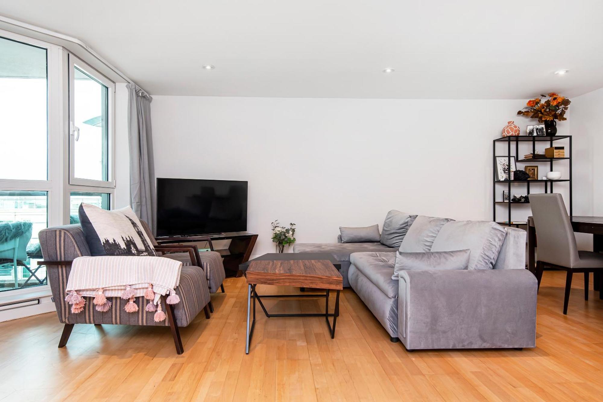 Modern 2 Bedroom 2 Bath With River View Appartement