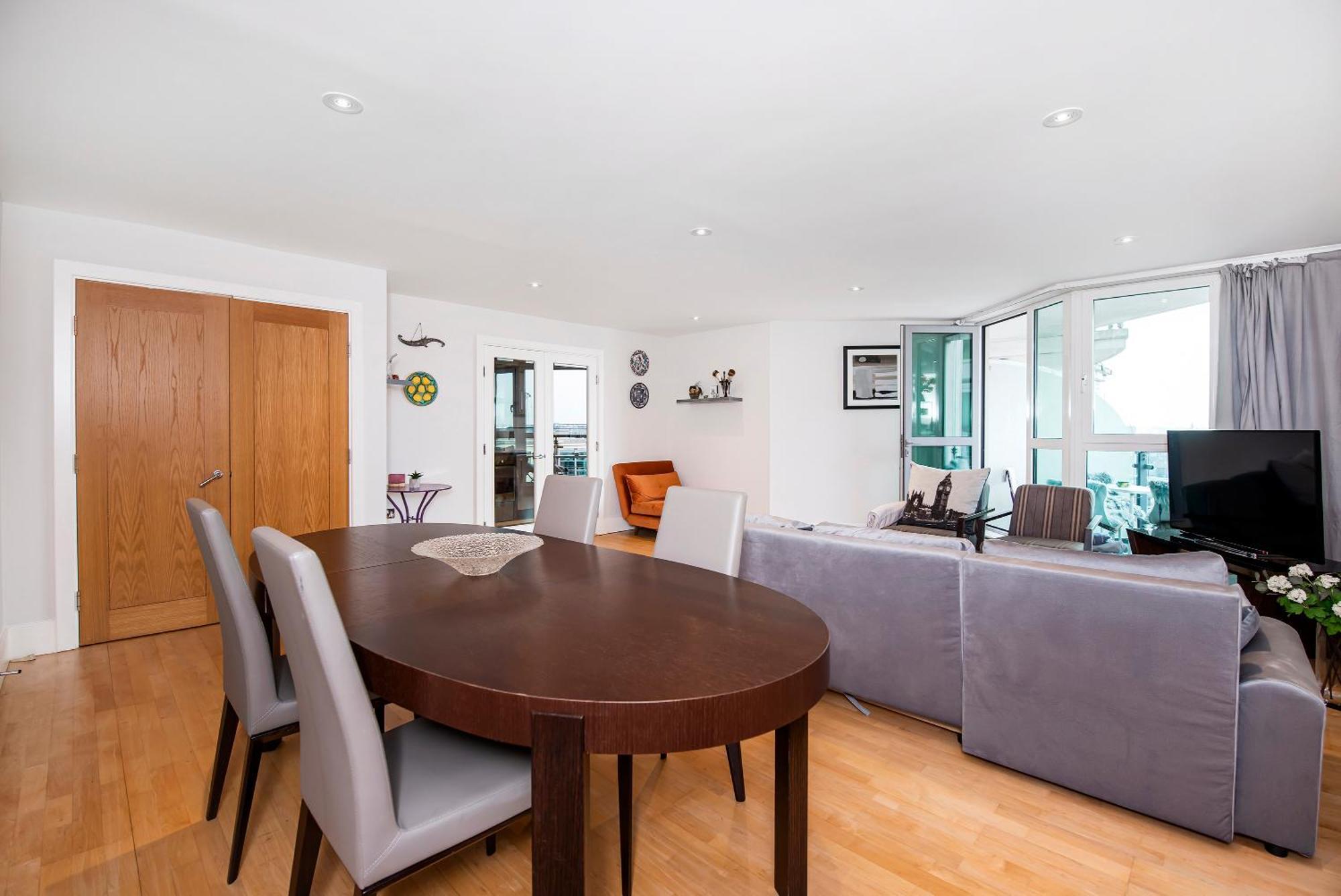 Modern 2 Bedroom 2 Bath With River View Appartement *