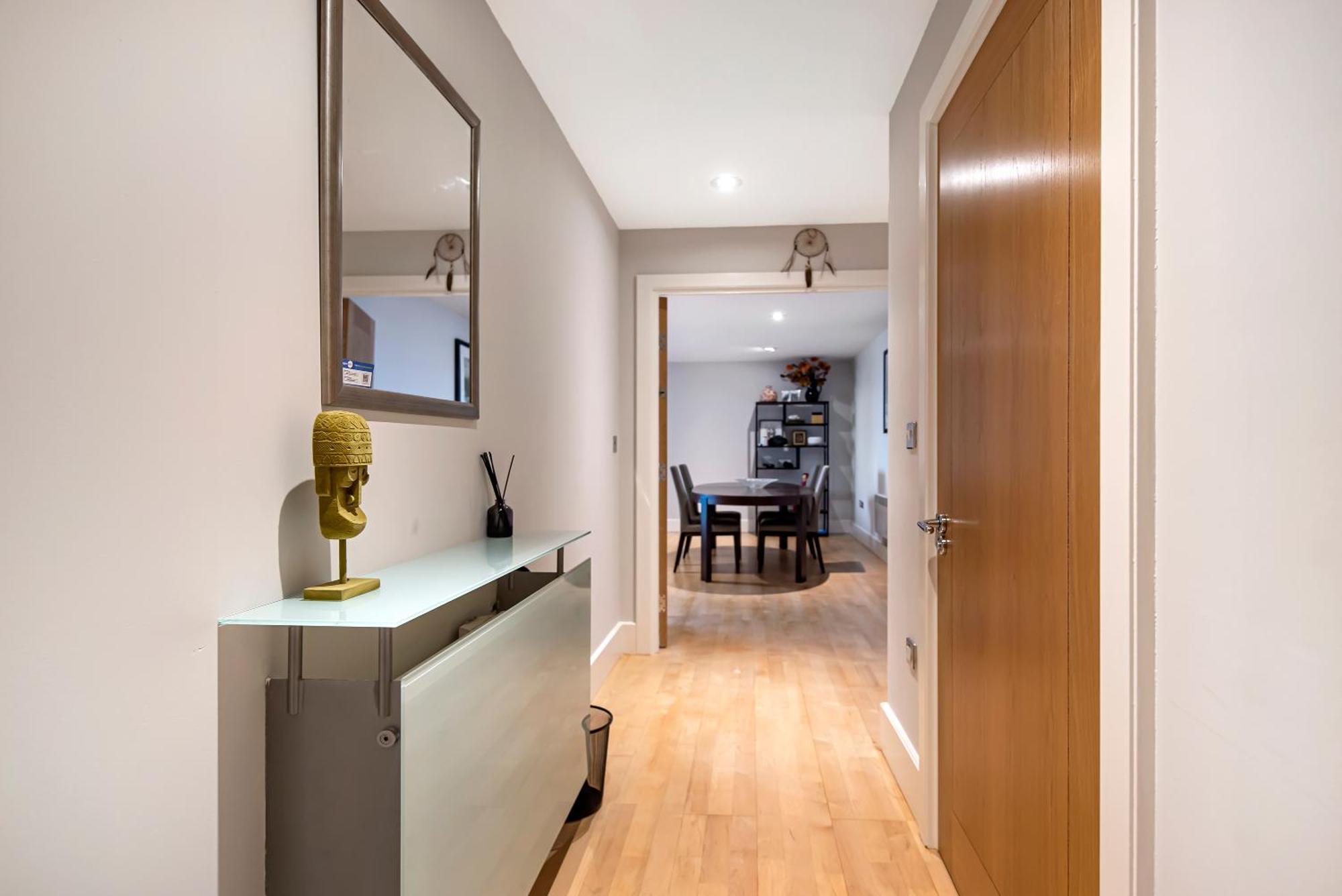 Modern 2 Bedroom 2 Bath With River View * Londres