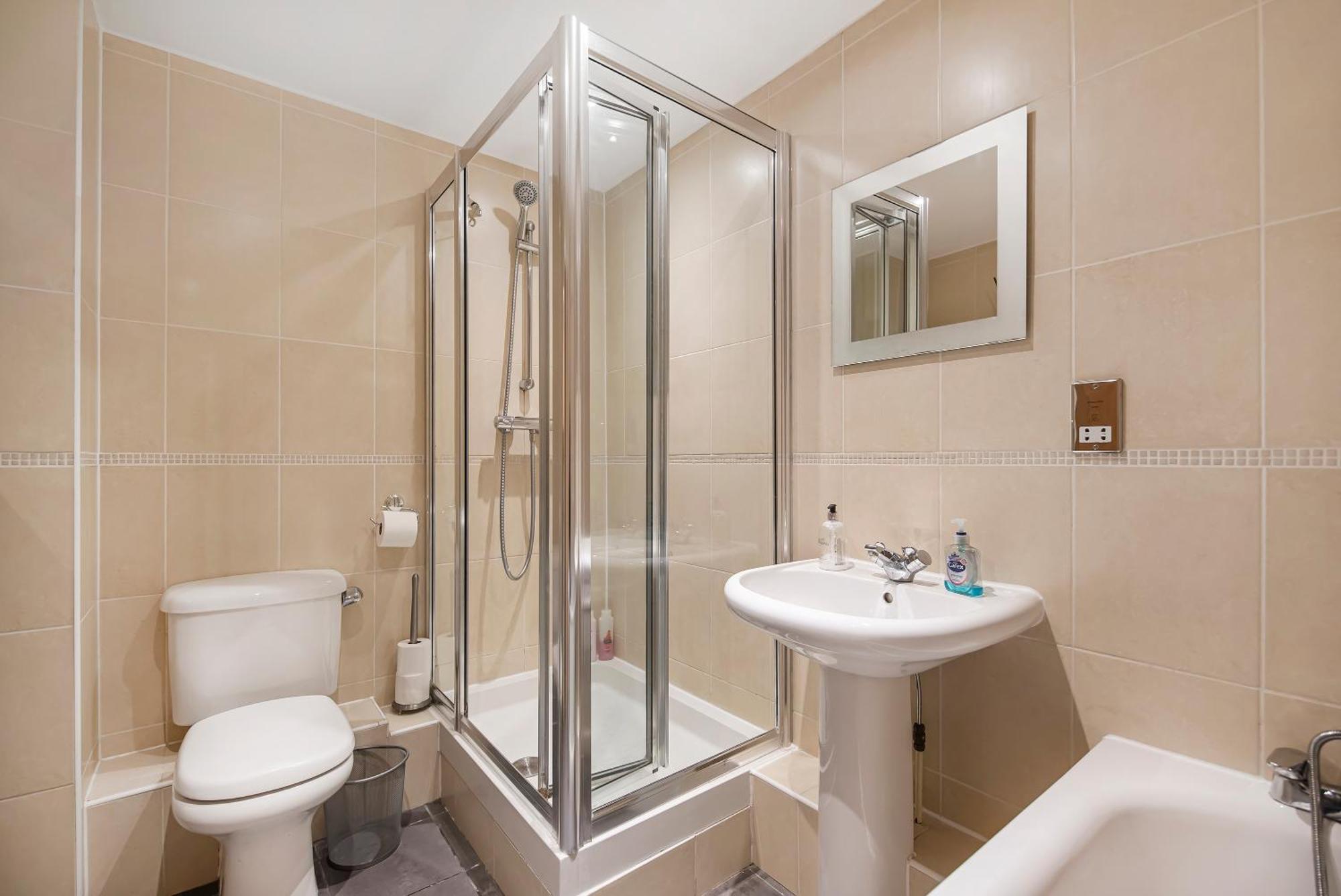 Modern 2 Bedroom 2 Bath With River View Appartement