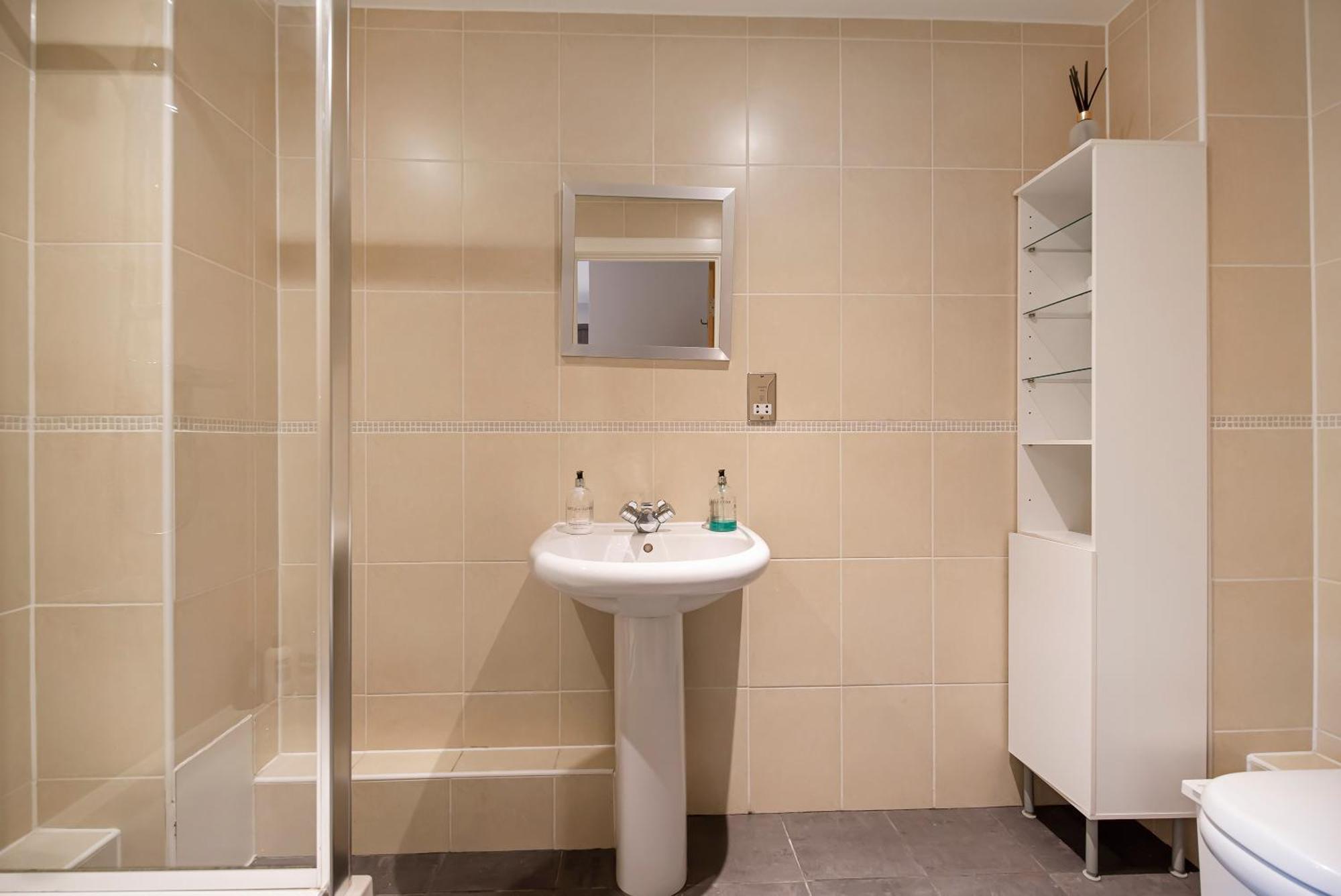 Modern 2 Bedroom 2 Bath With River View Londen