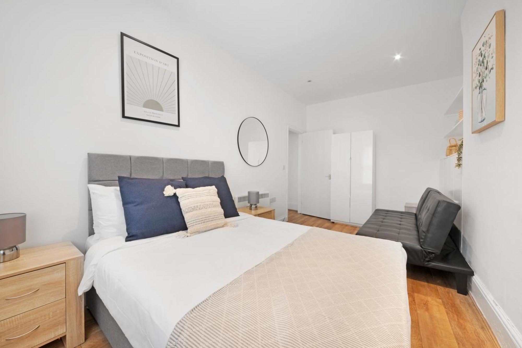 2 Bed Piccadilly 1 London
