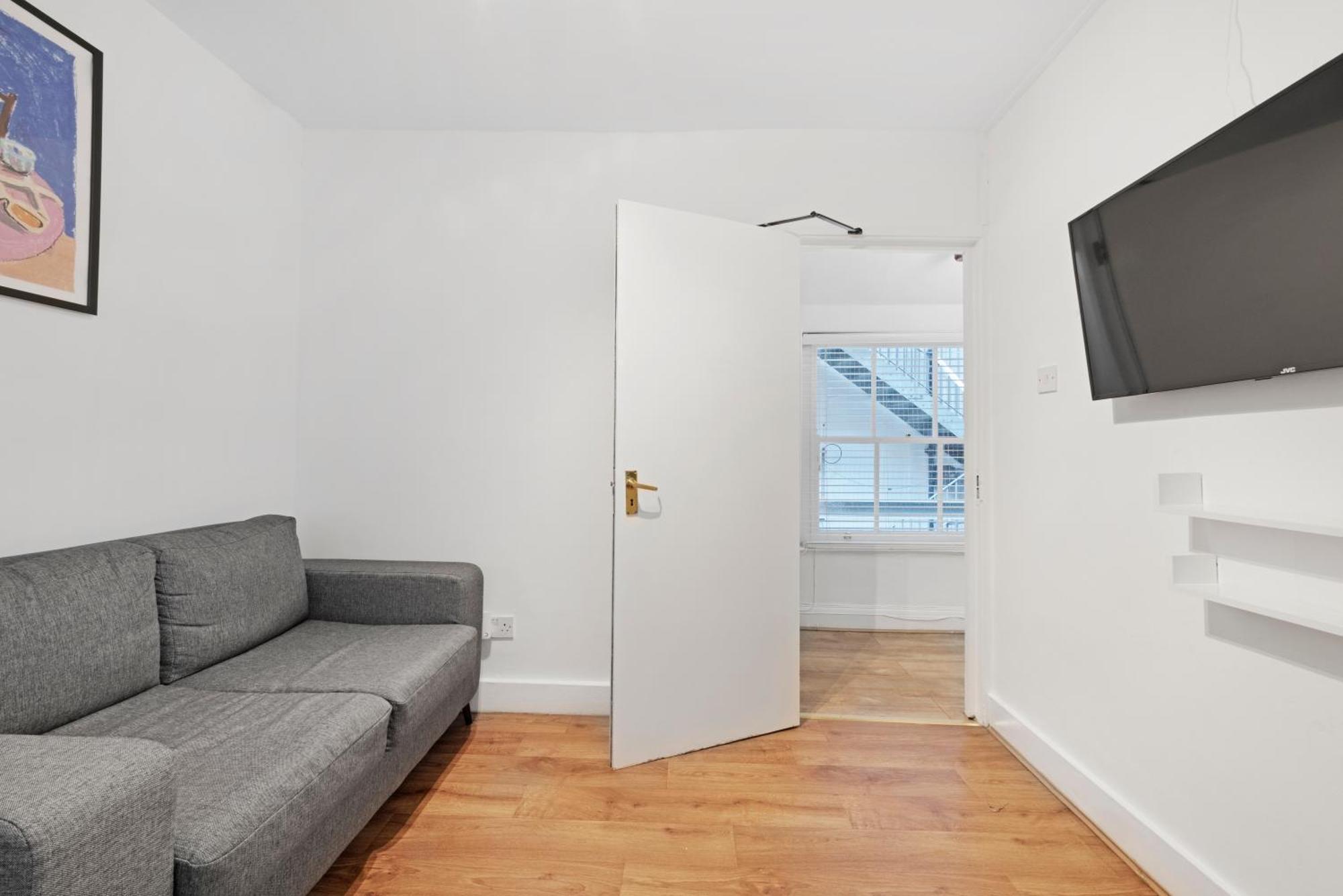 2 Bed Piccadilly 1 Apartment London