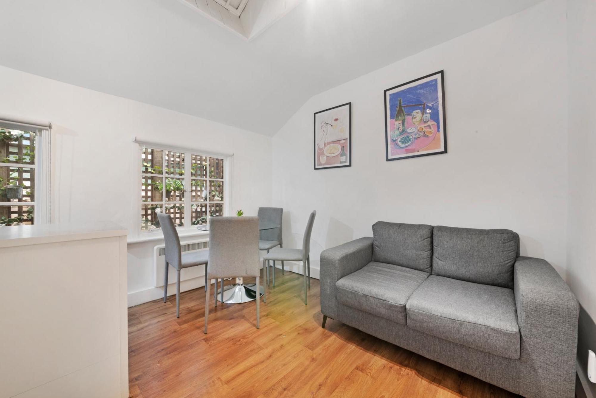 2 Bed Piccadilly 1 Apartment *