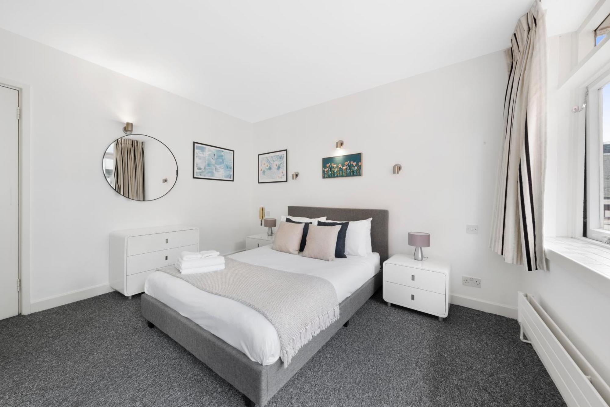 2 Bed Apartment- London- Lift & Balcony Apartamento