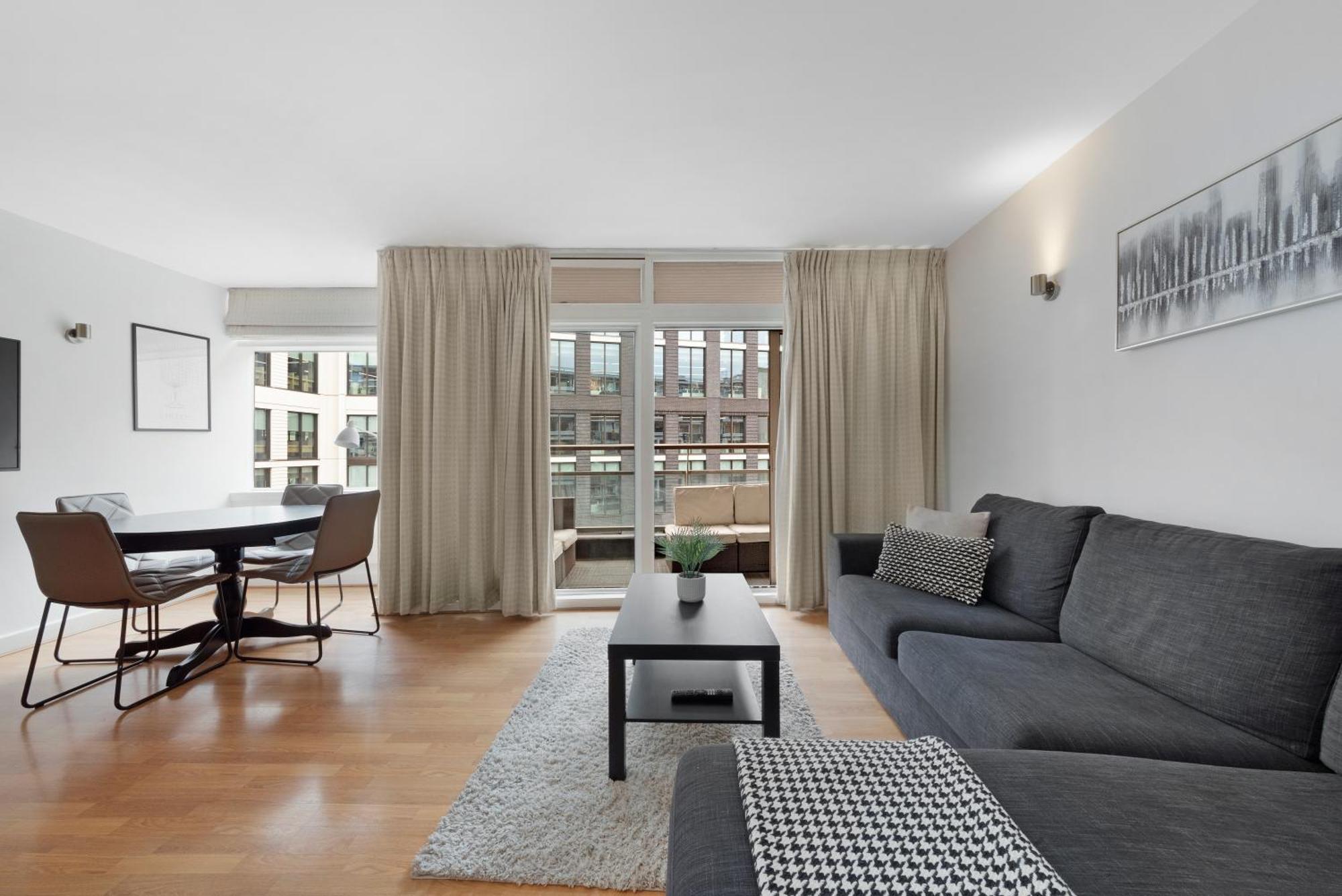 2 Bed Apartment- London- Lift & Balcony Apartamento