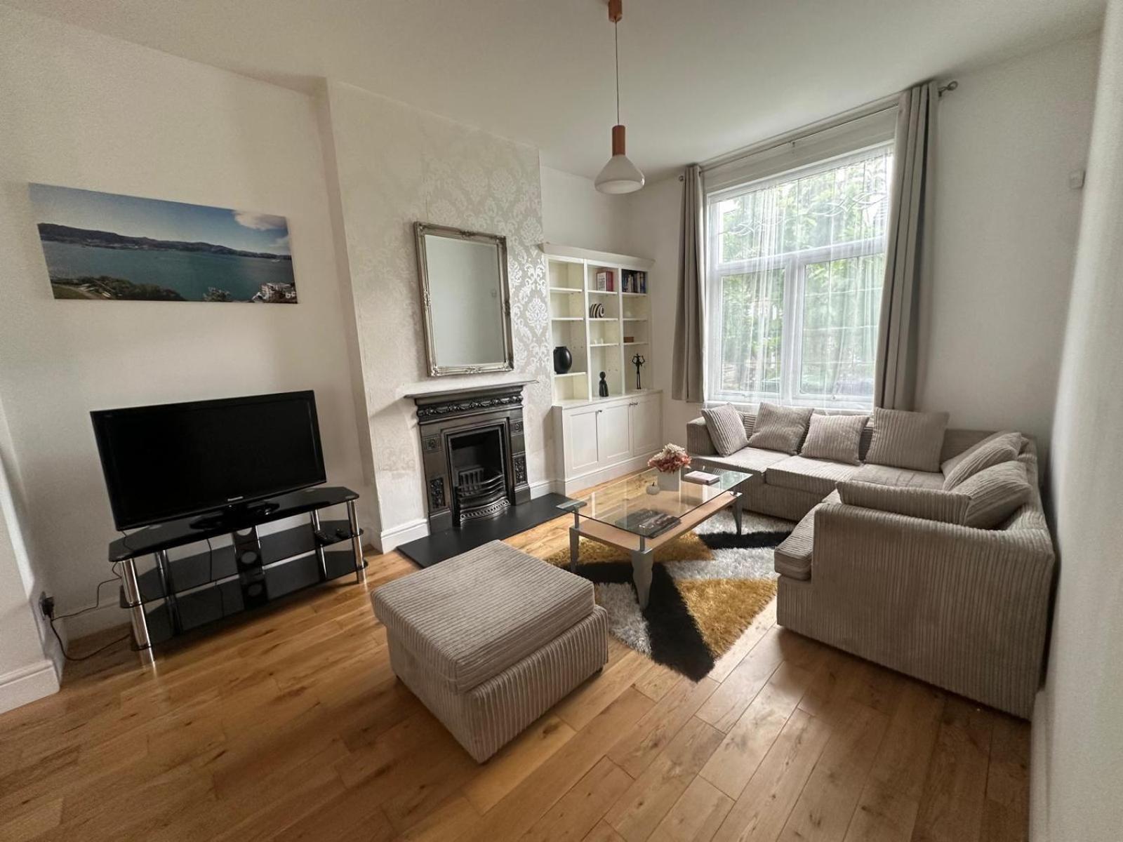 Luxurious Living 4 Bedroom Hébergement de vacances