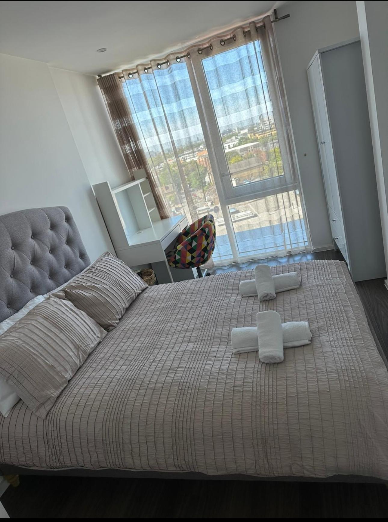 Chic 2-bedroom With Stunning Views In Apartamento