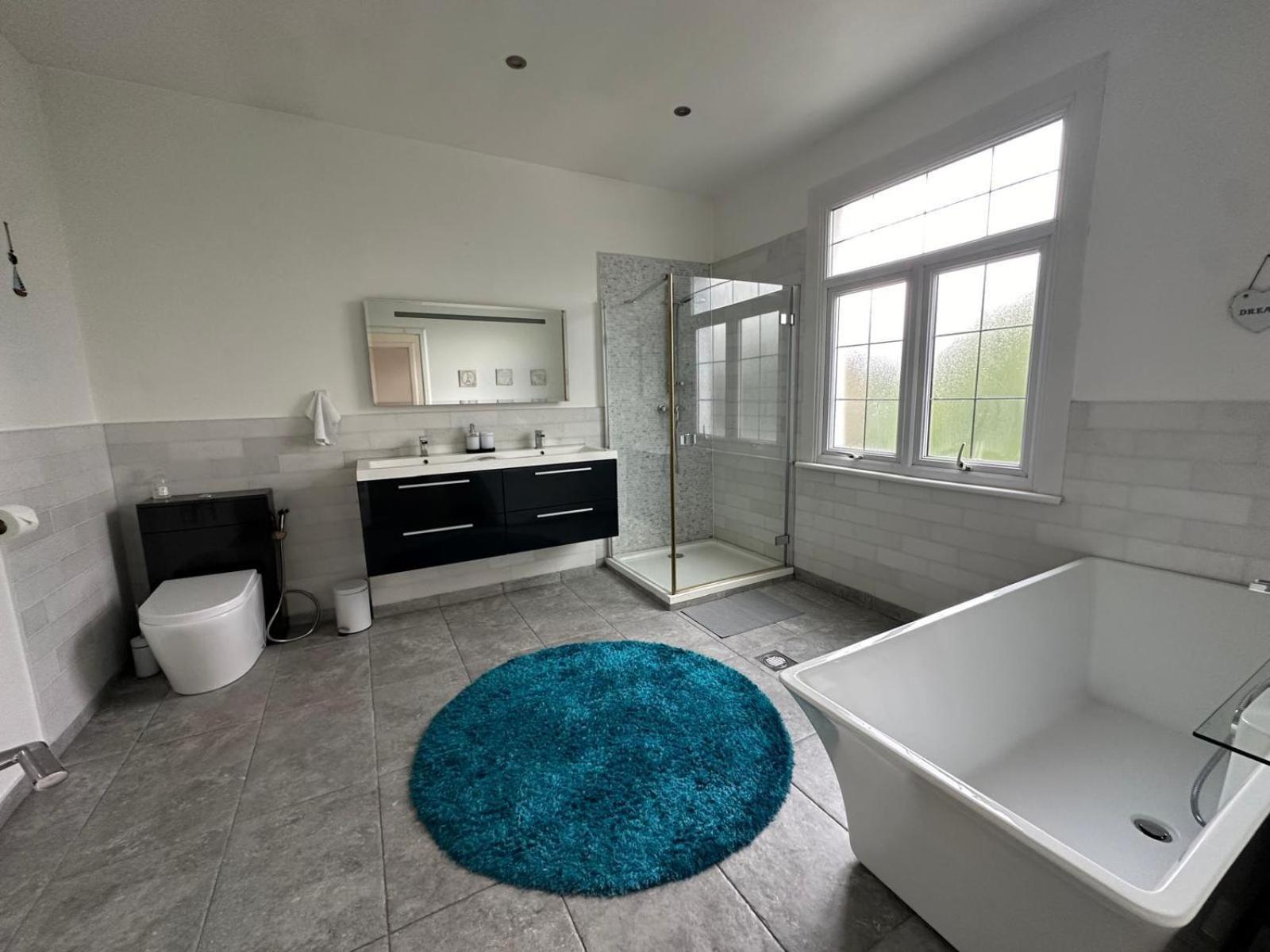 Luxurious Living 4 Bedroom Londres