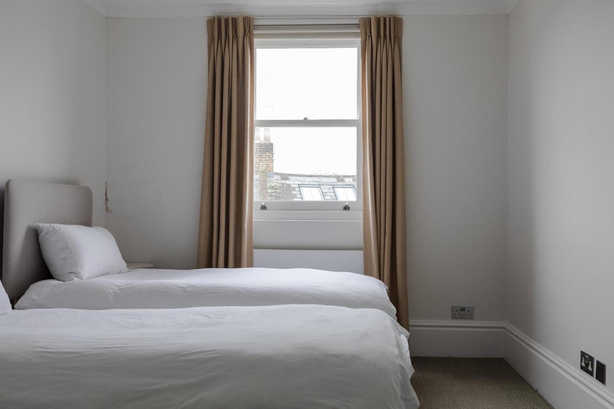Apartment Number 53 - Stunning Maisonette With Parking In Kensington & Chelsea